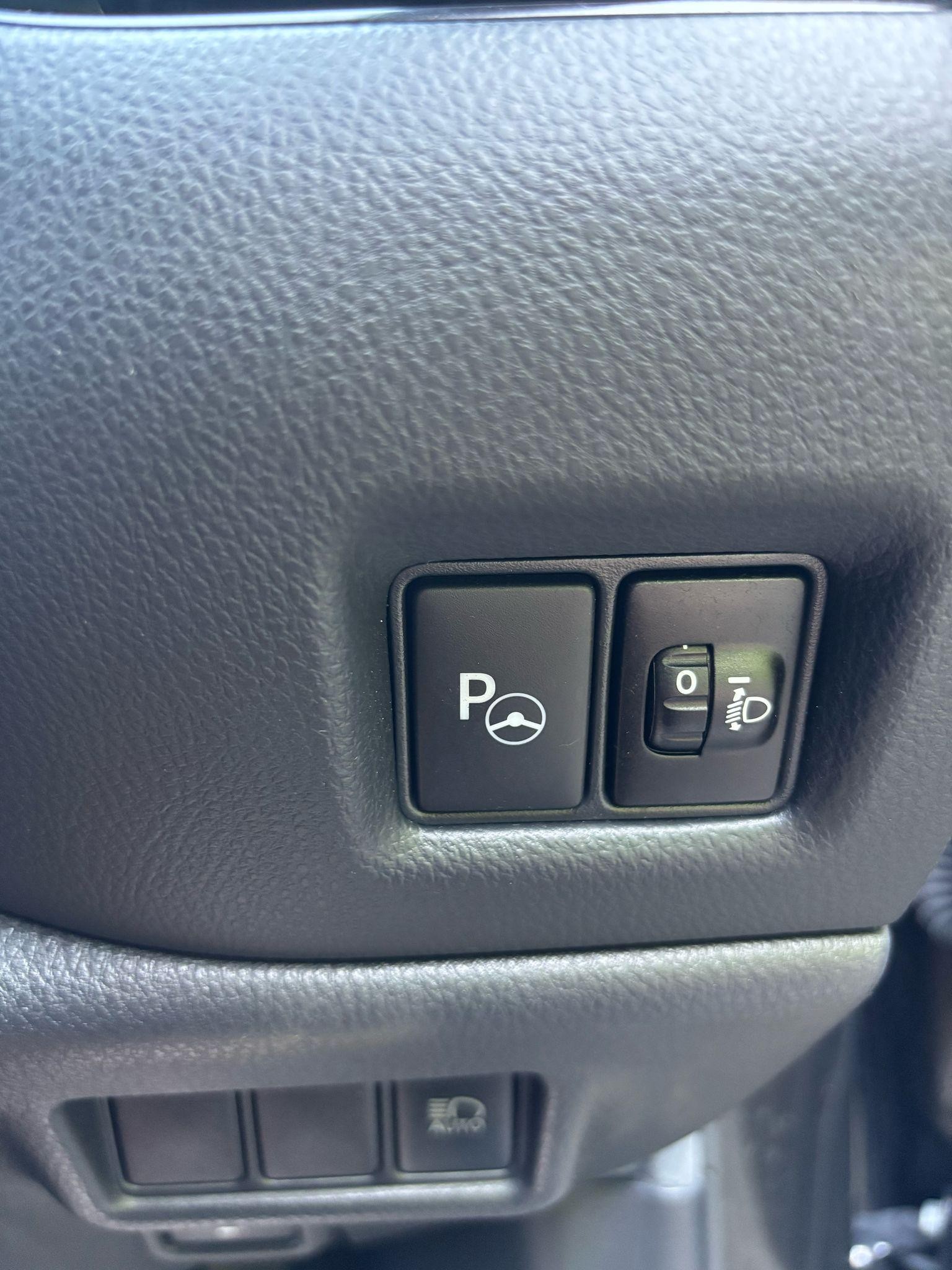 Toyota C-HR Image 21