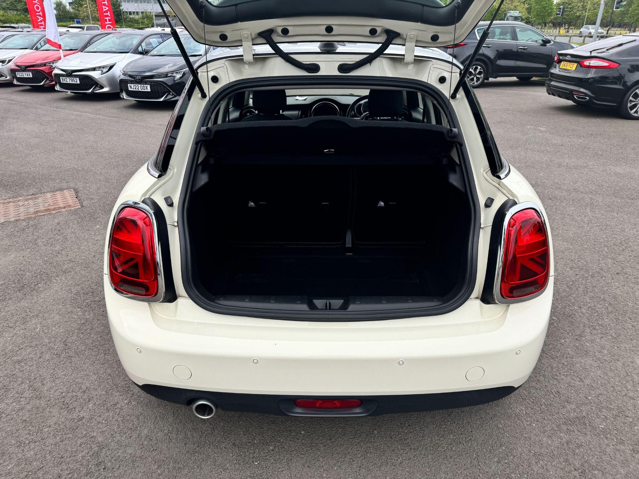 MINI Hatch Image 10