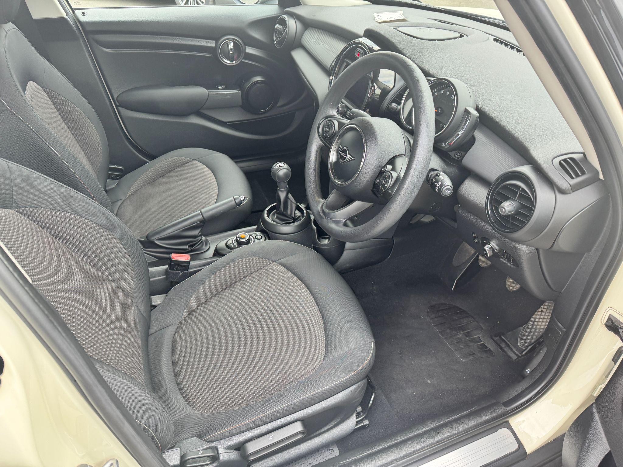 MINI Hatch Image 11