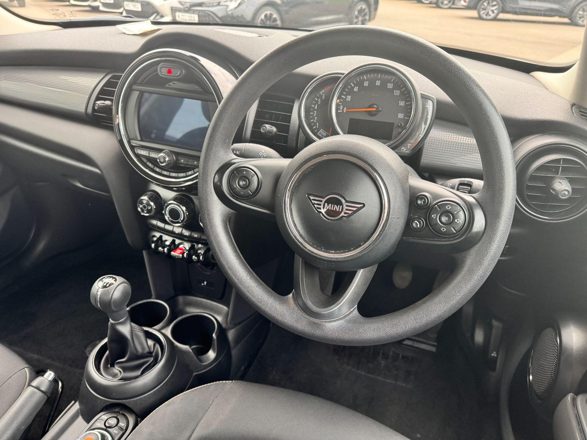 MINI Hatch Image 16