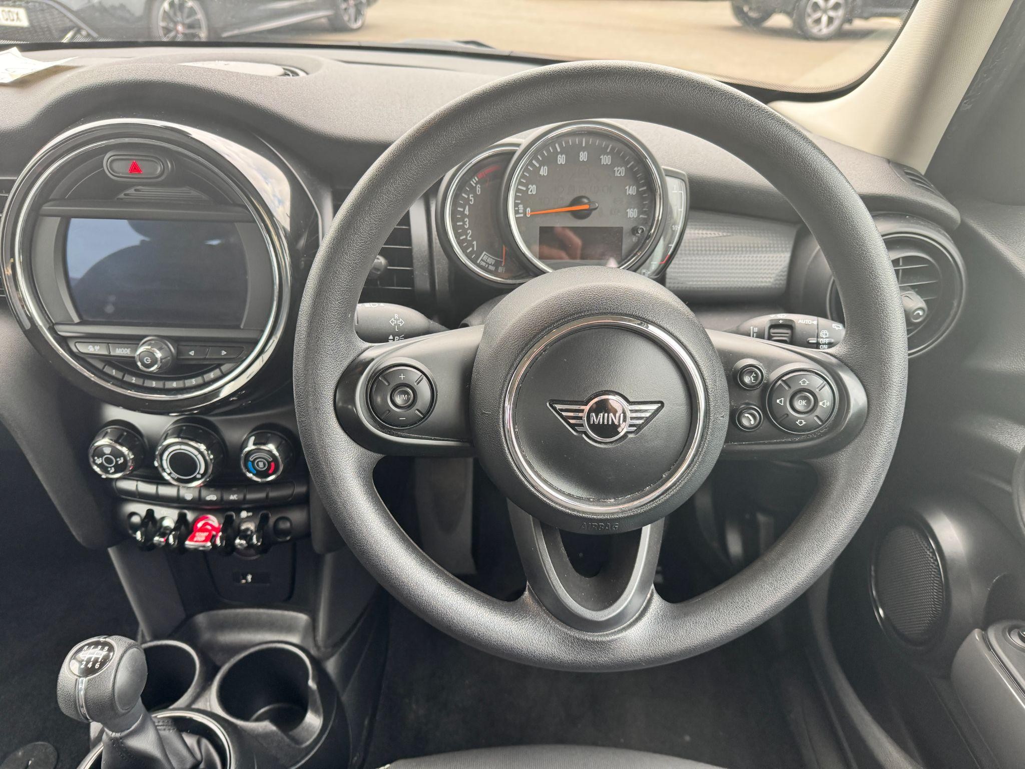 MINI Hatch Image 17