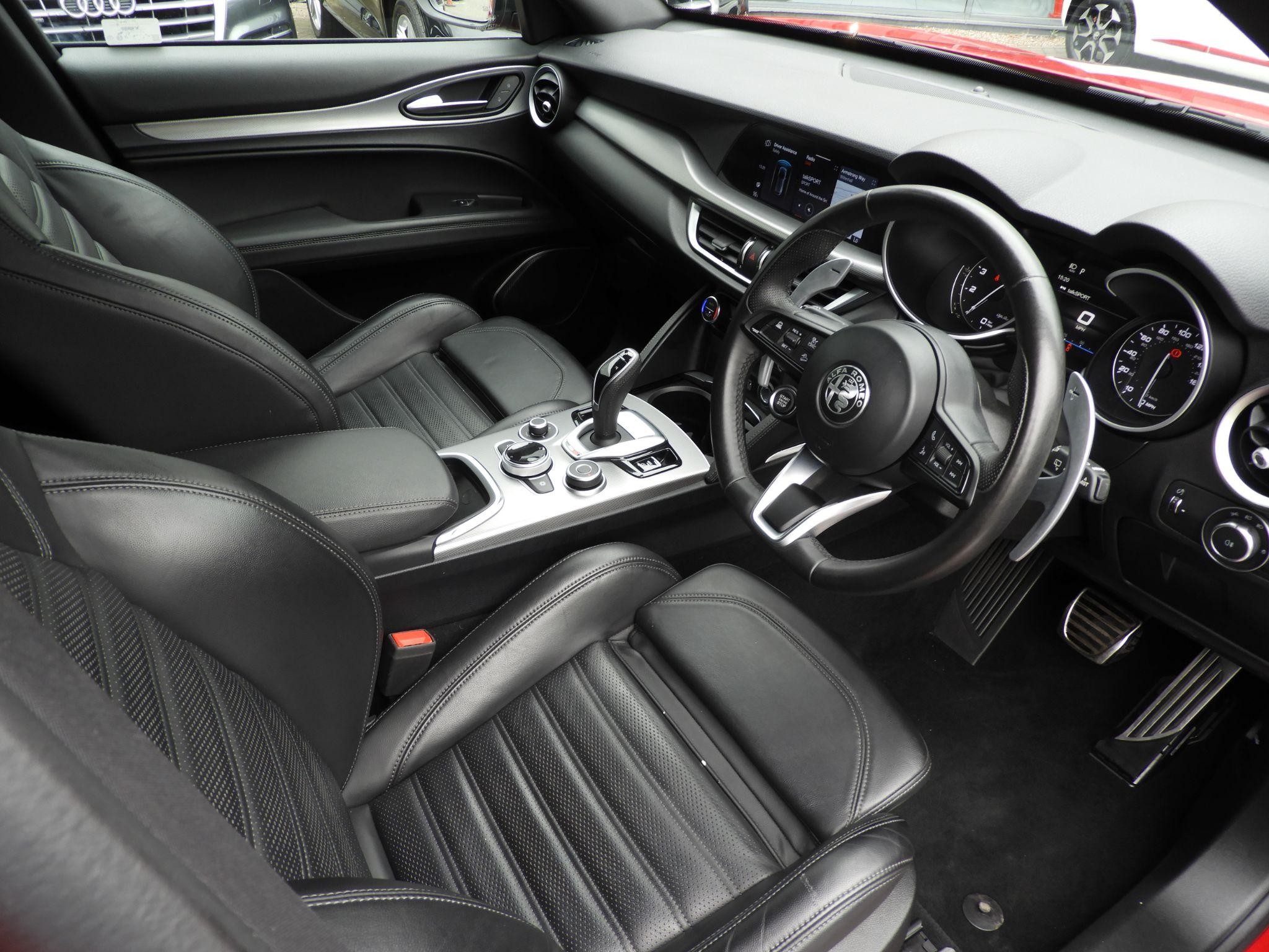 Alfa Romeo Stelvio Image 11