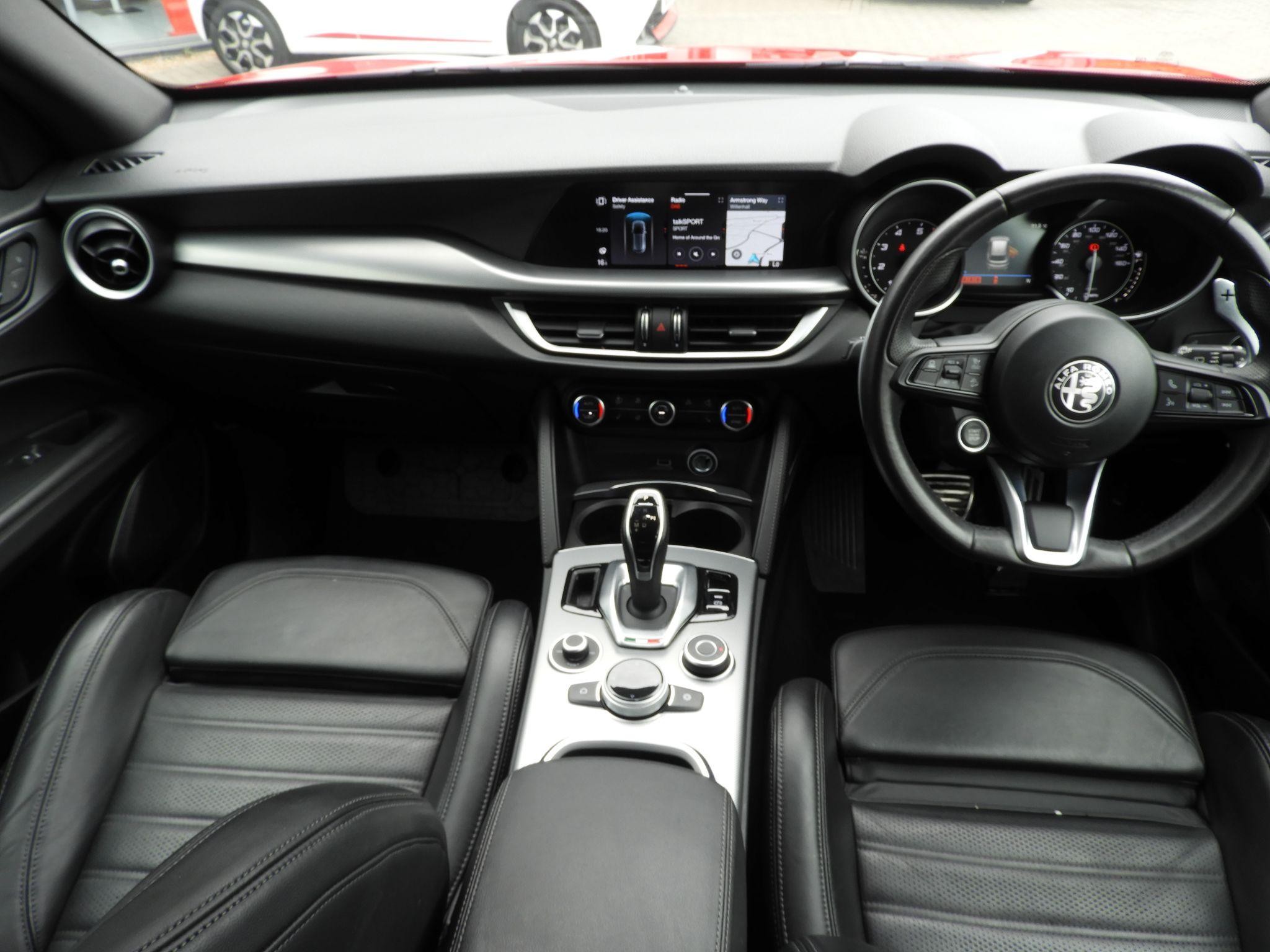 Alfa Romeo Stelvio Image 12