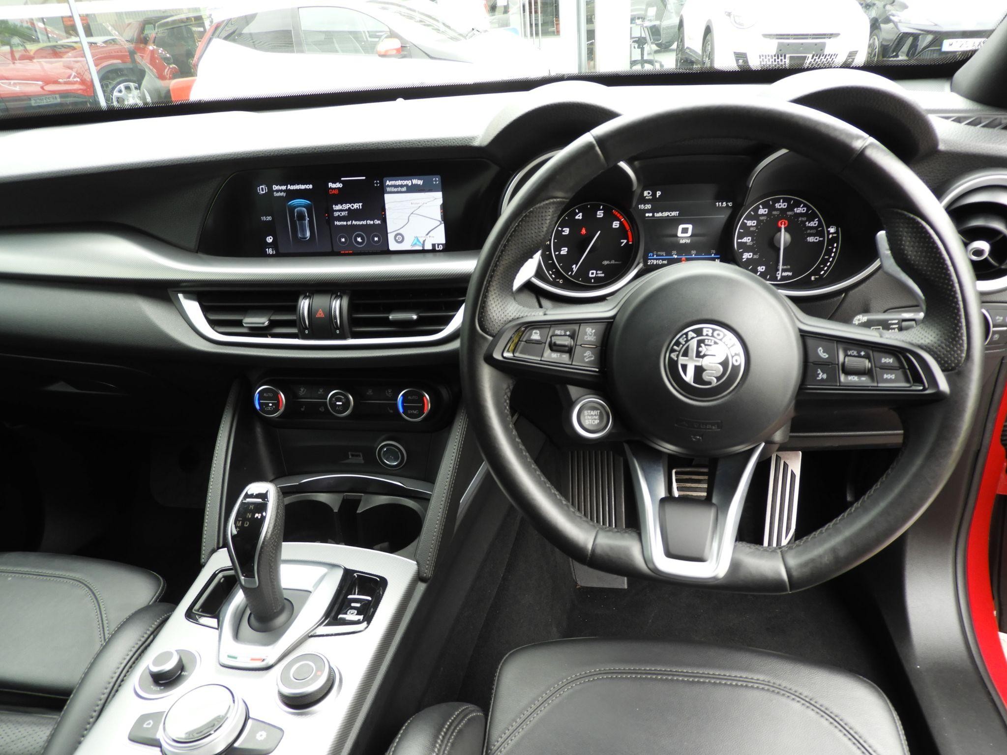 Alfa Romeo Stelvio Image 14