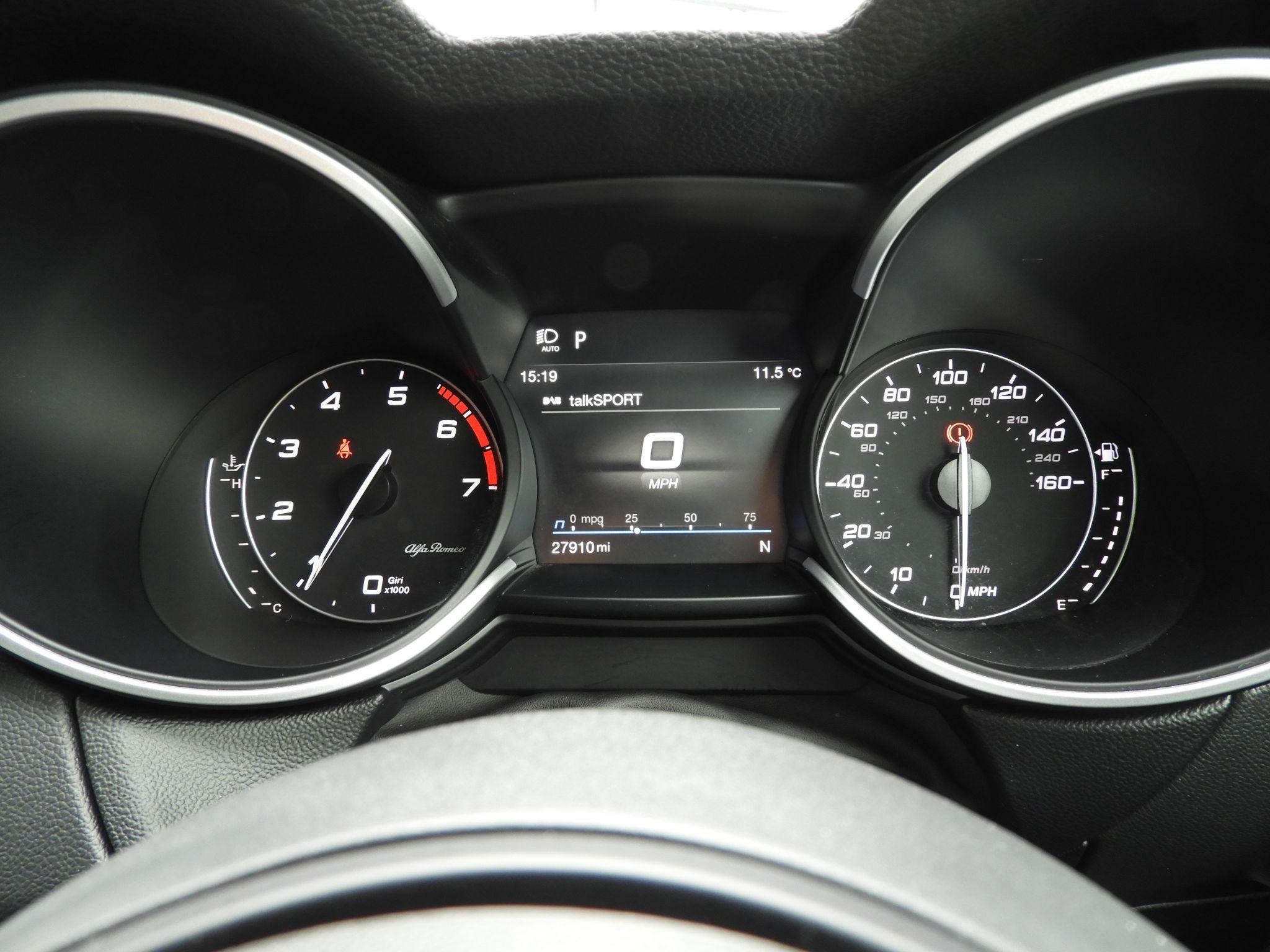 Alfa Romeo Stelvio Image 16