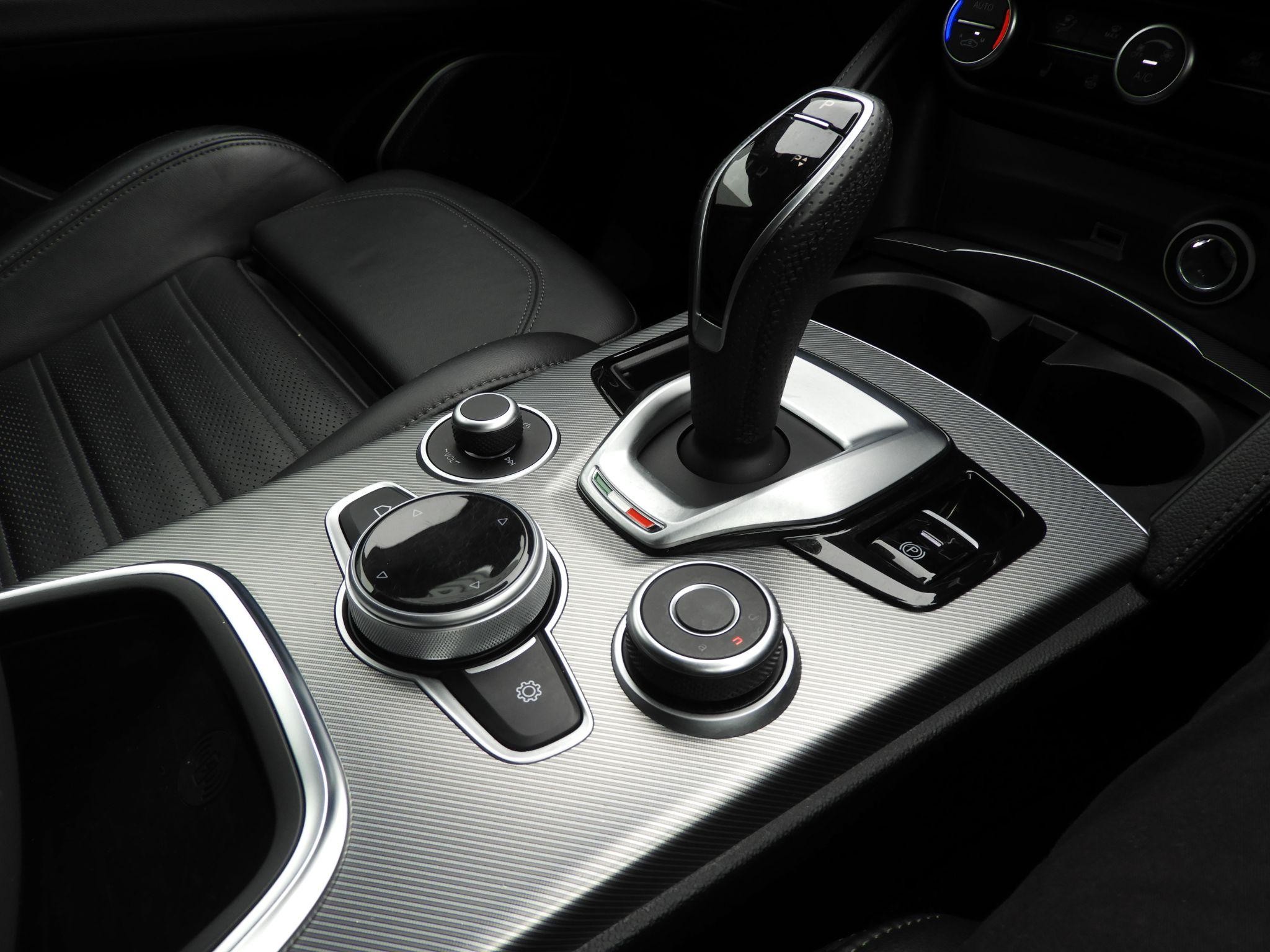 Alfa Romeo Stelvio Image 18