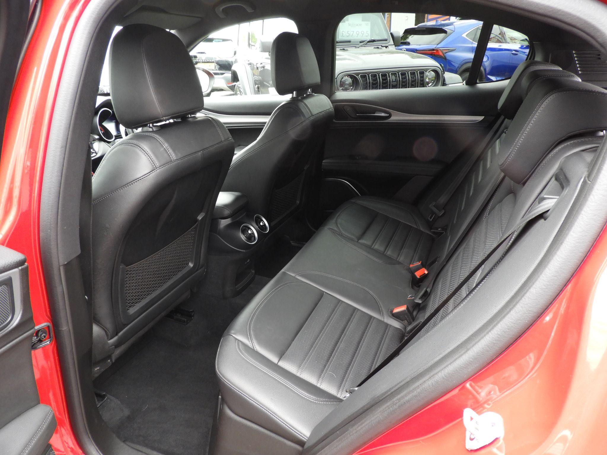 Alfa Romeo Stelvio Image 27