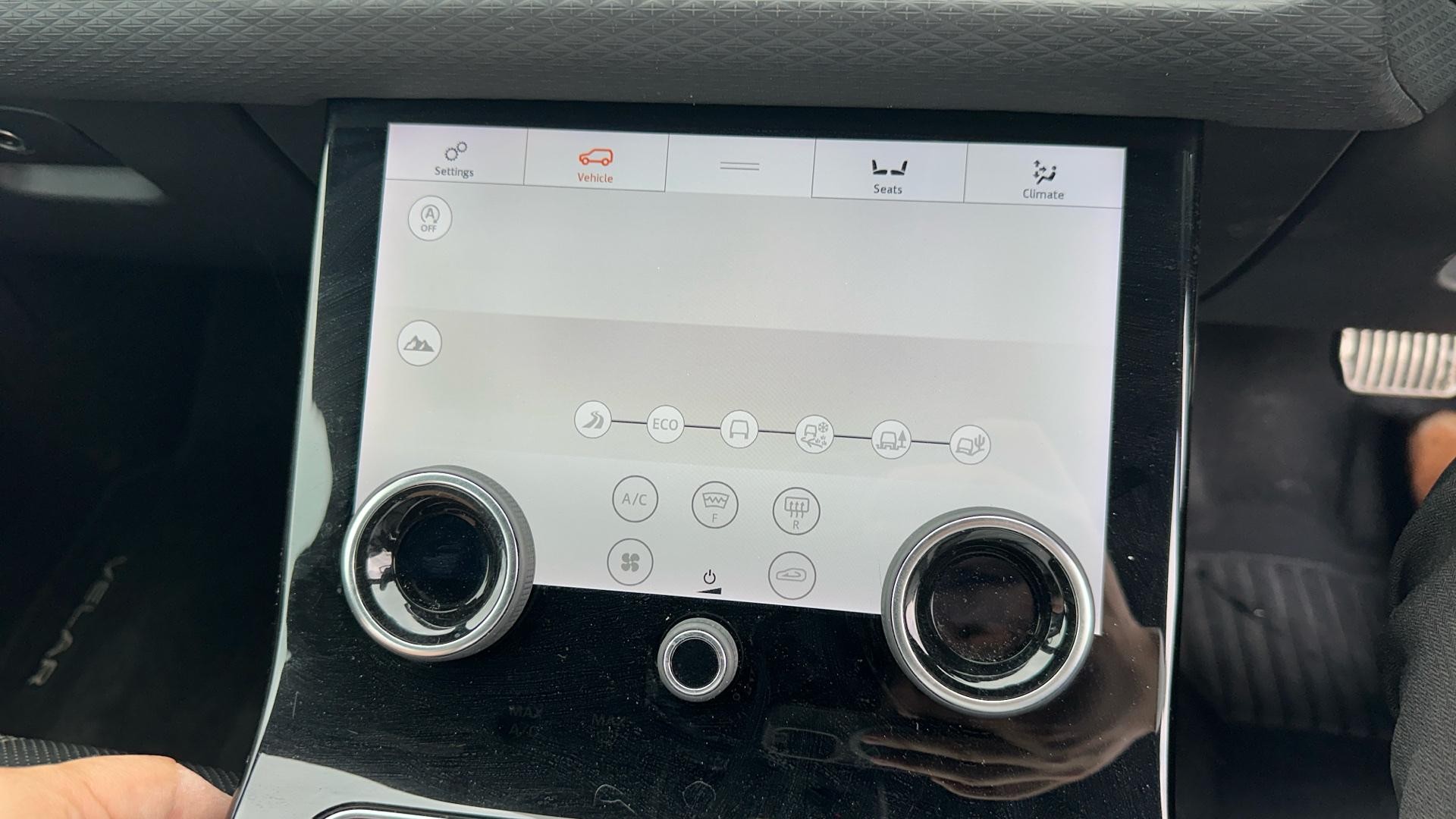 Land Rover Range Rover Velar Image 12