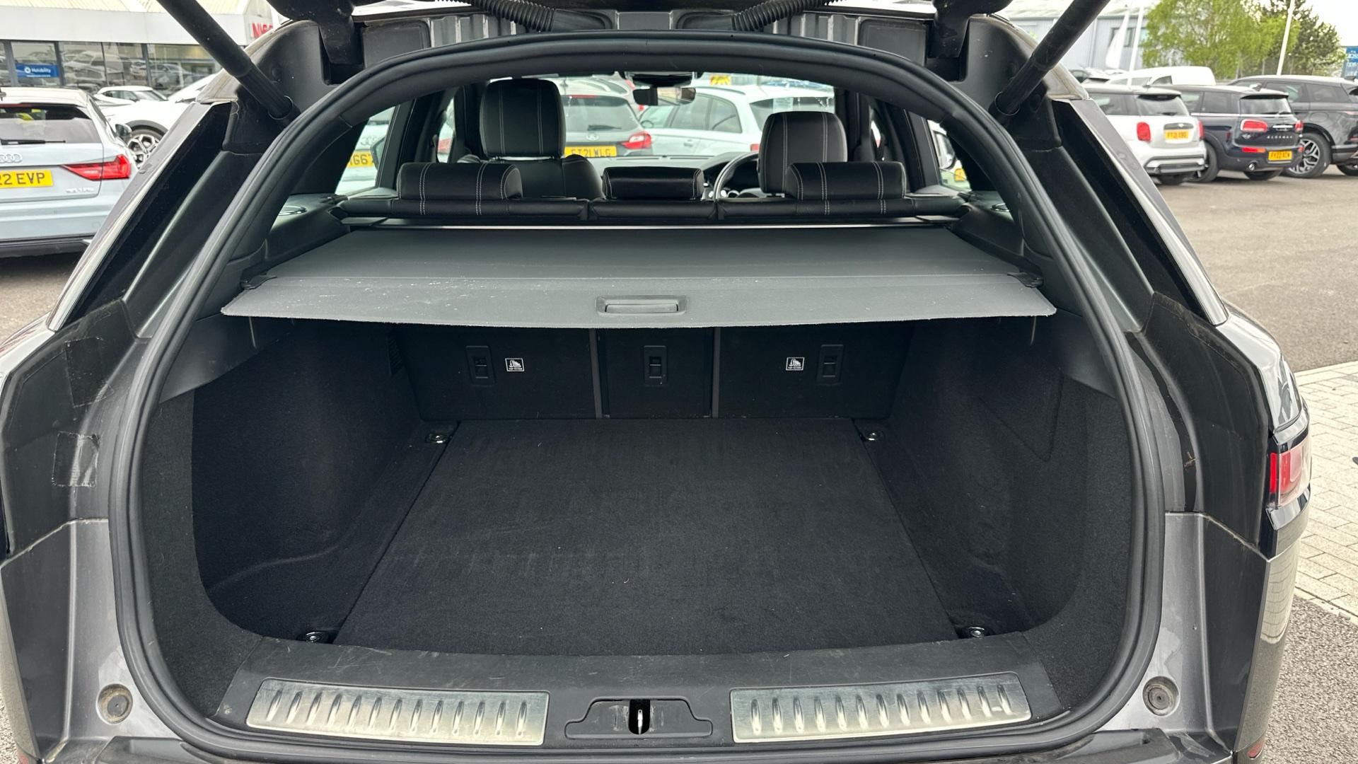 Land Rover Range Rover Velar Image 13
