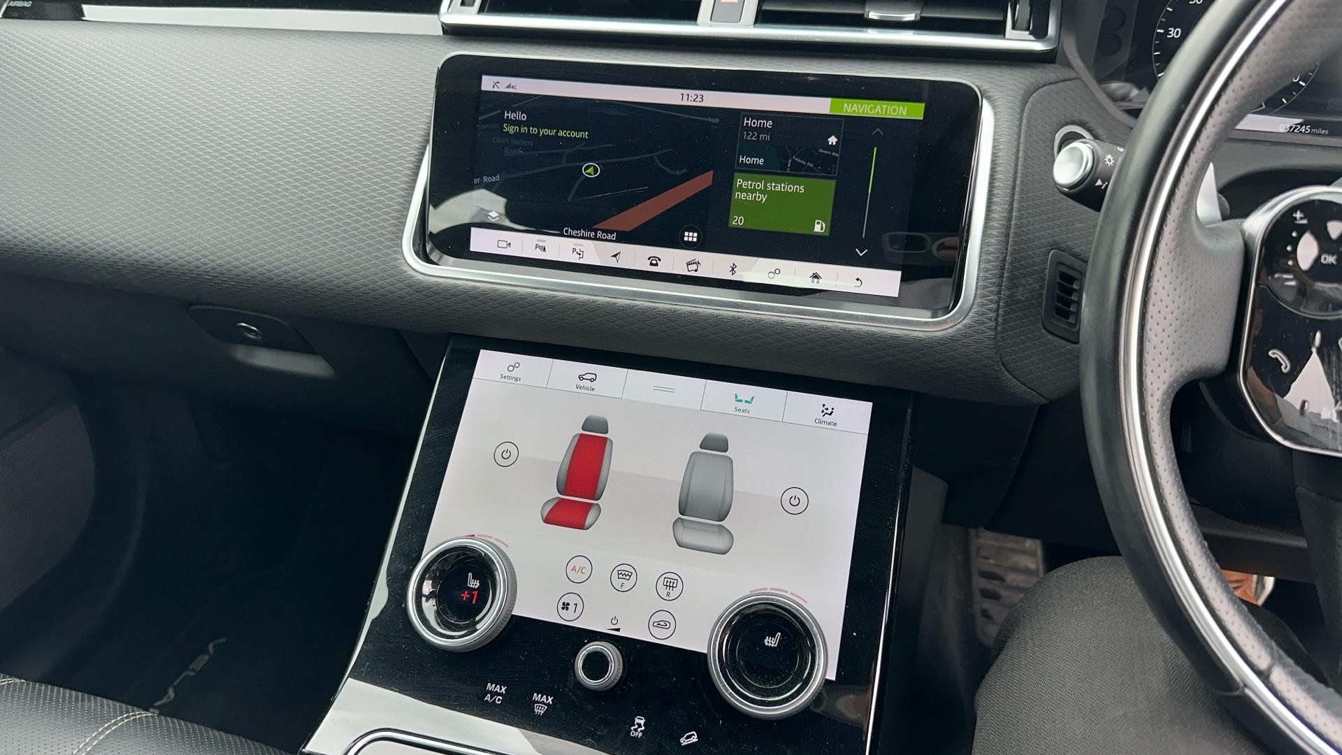 Land Rover Range Rover Velar Image 14