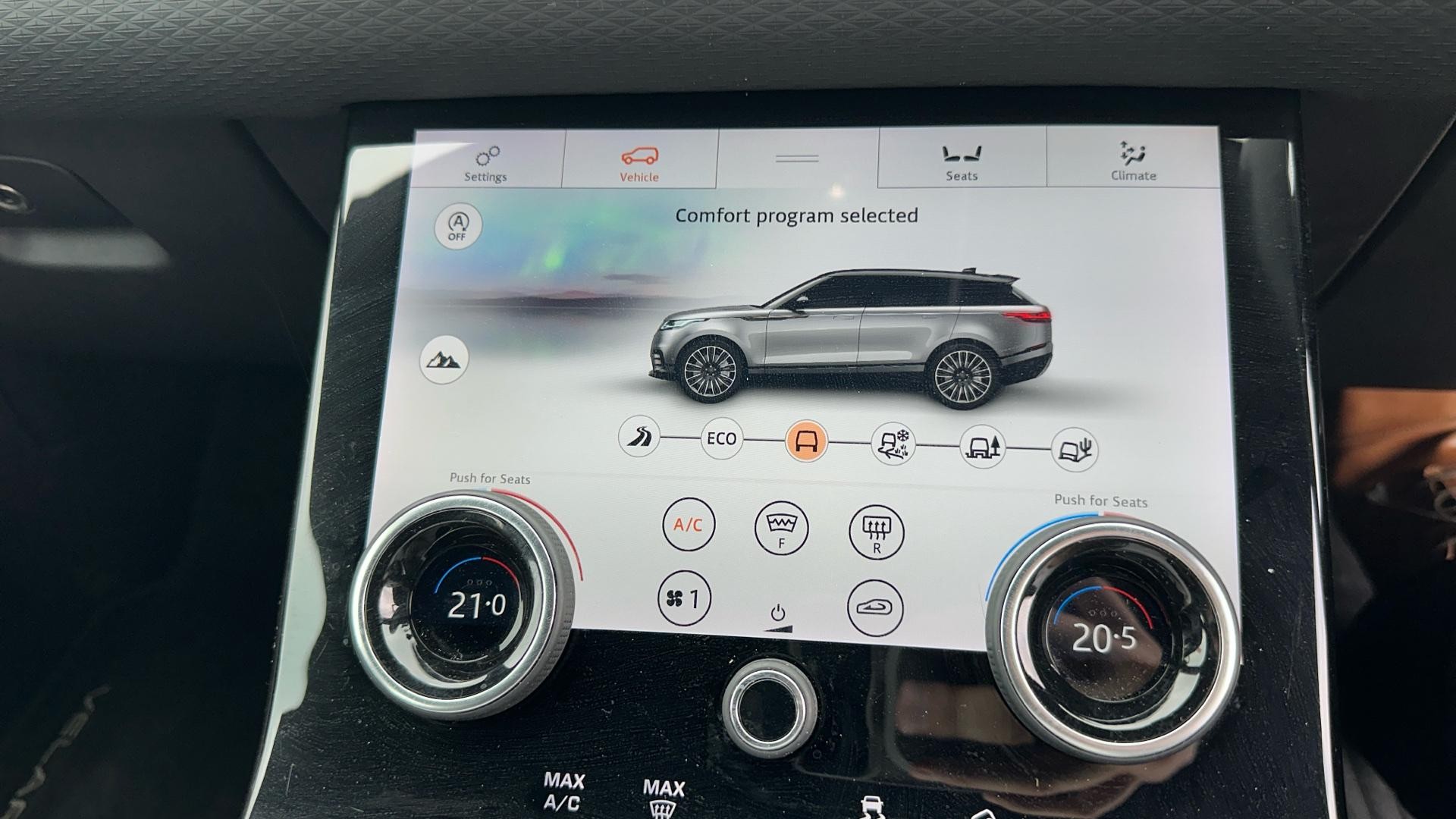 Land Rover Range Rover Velar Image 18