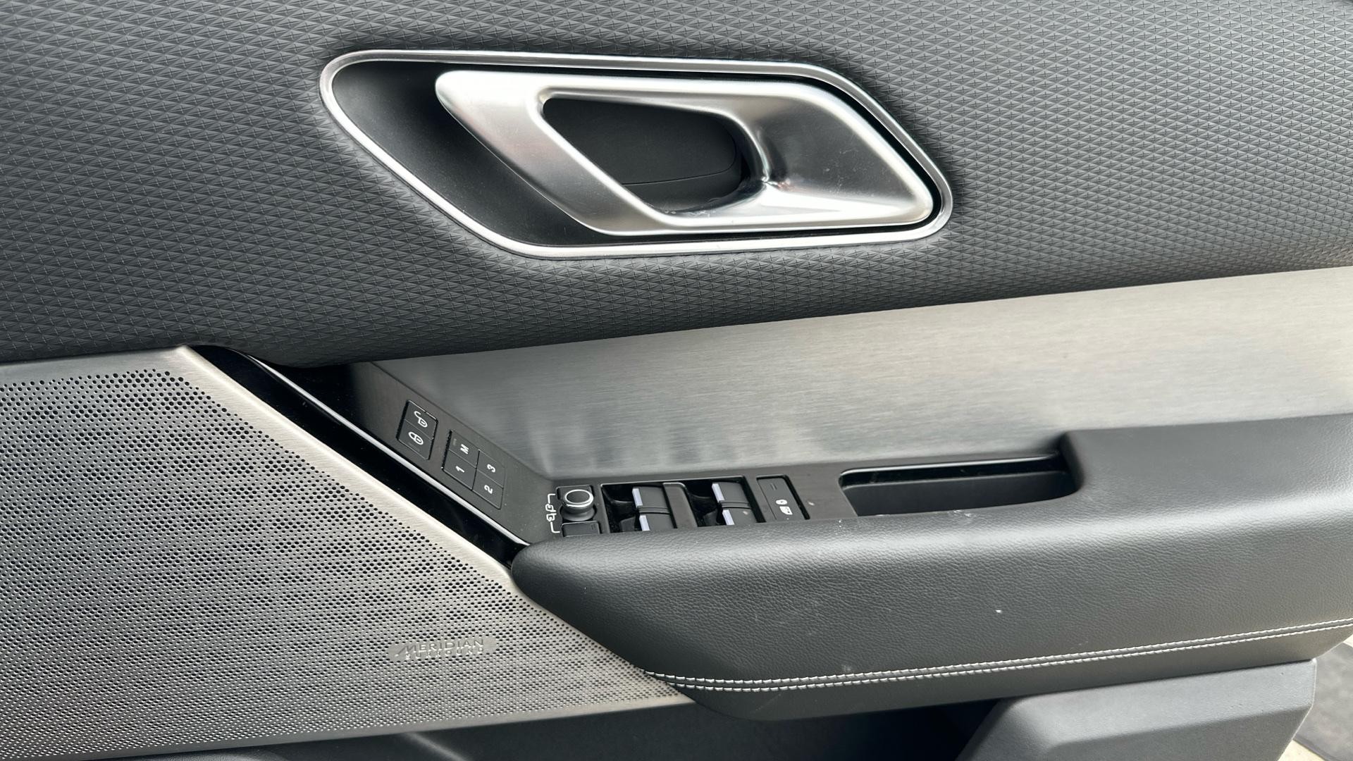 Land Rover Range Rover Velar Image 22