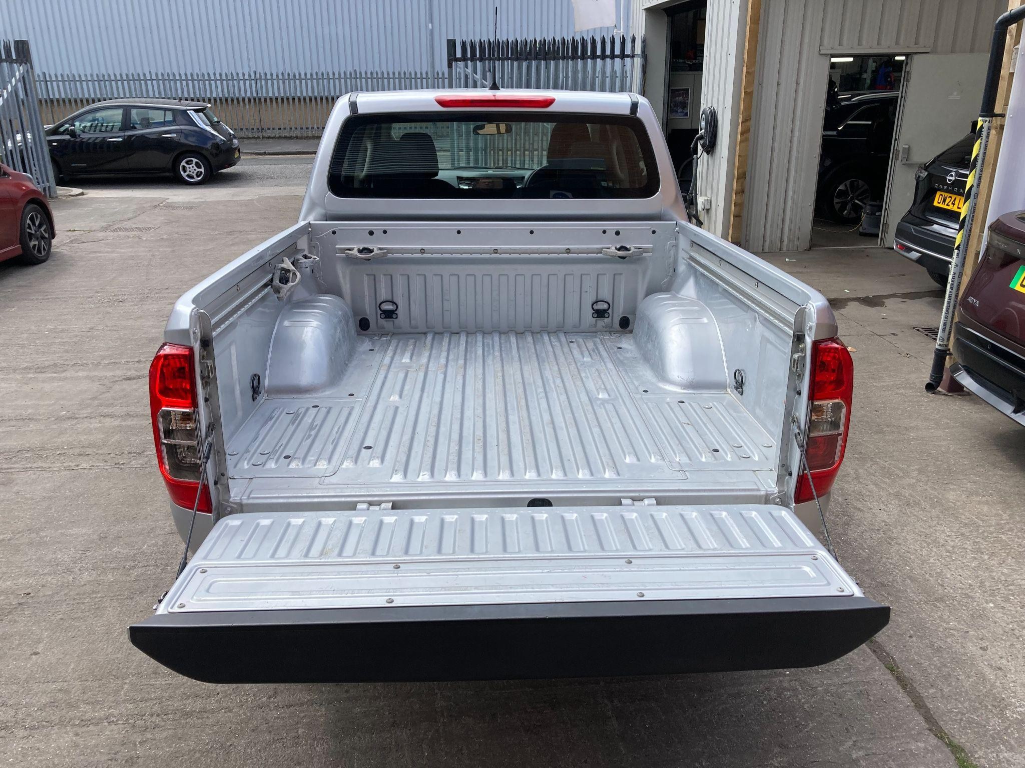 Nissan Navara Image 11