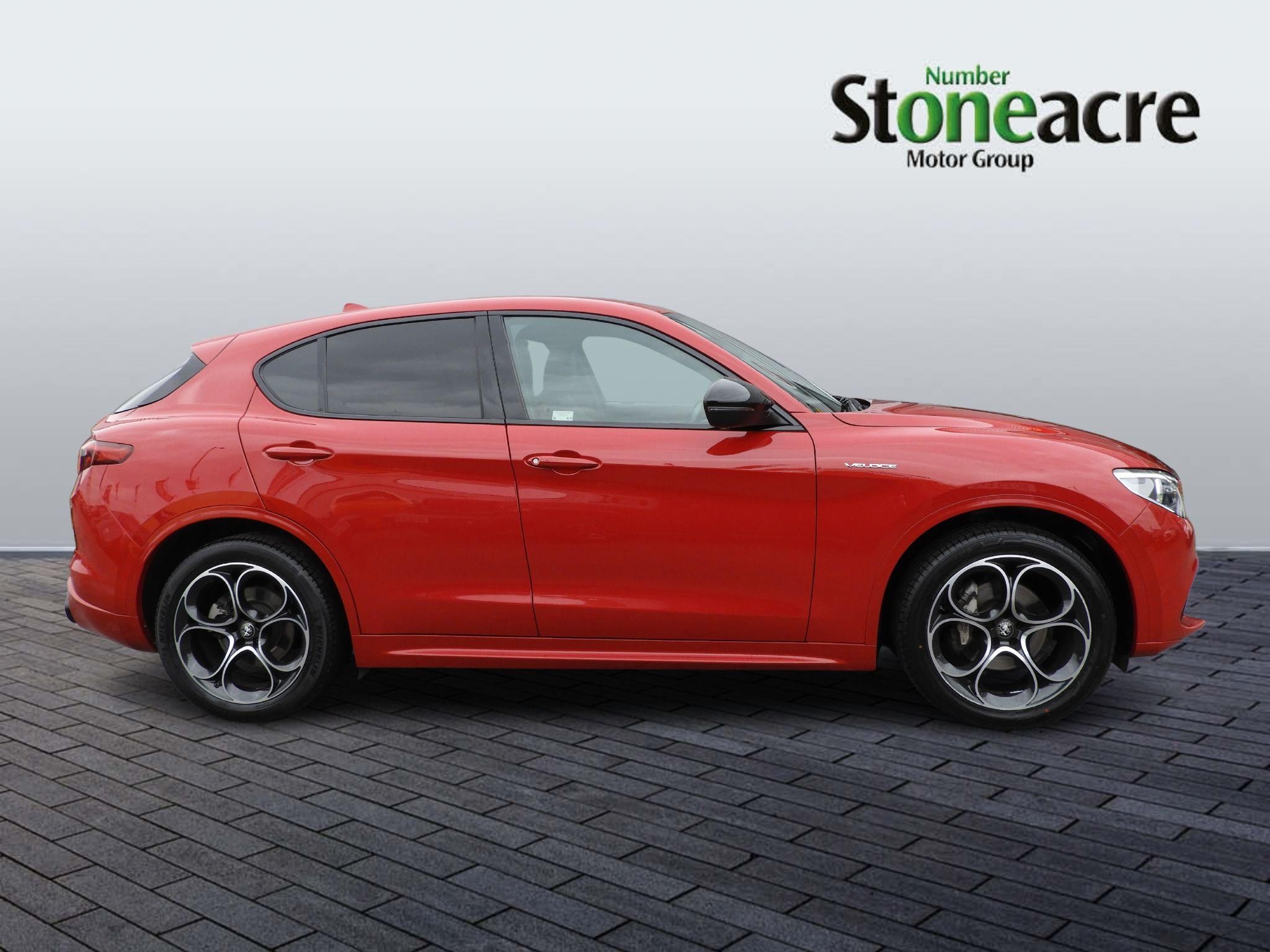 Alfa Romeo Stelvio Image 2