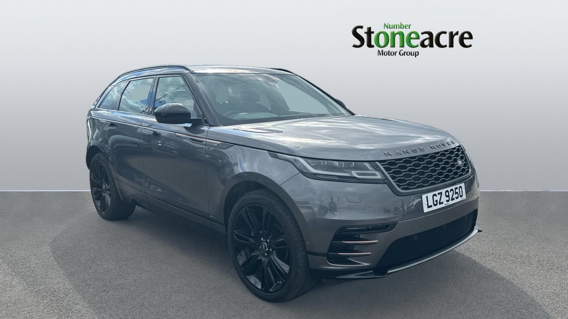 Land Rover Range Rover Velar Image 1