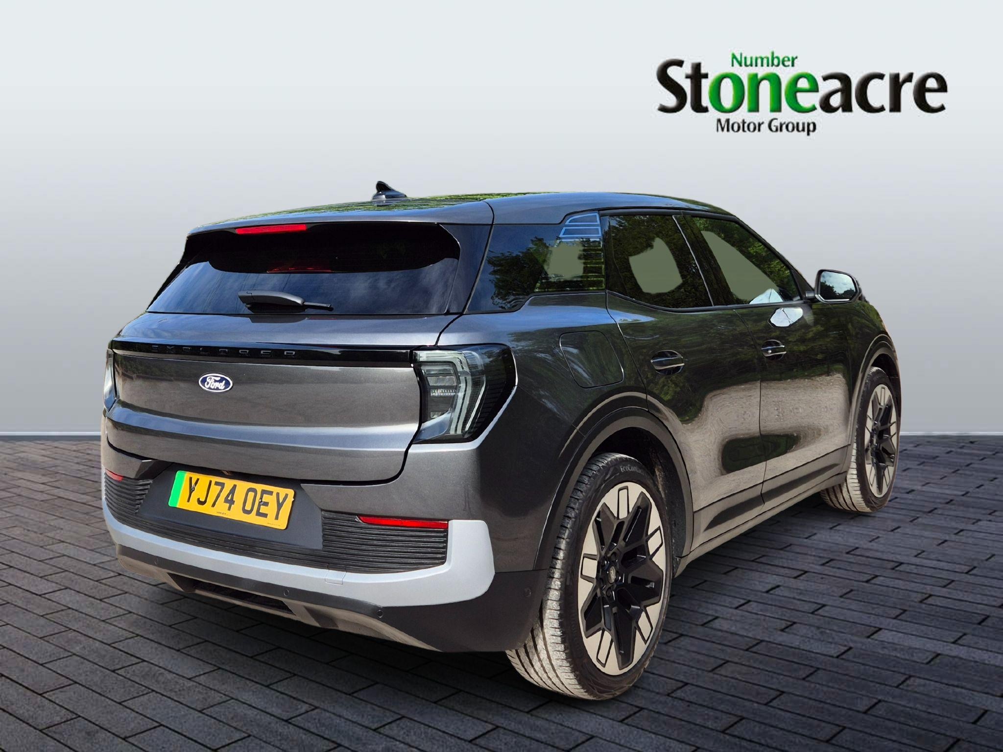 Ford Explorer Image 5