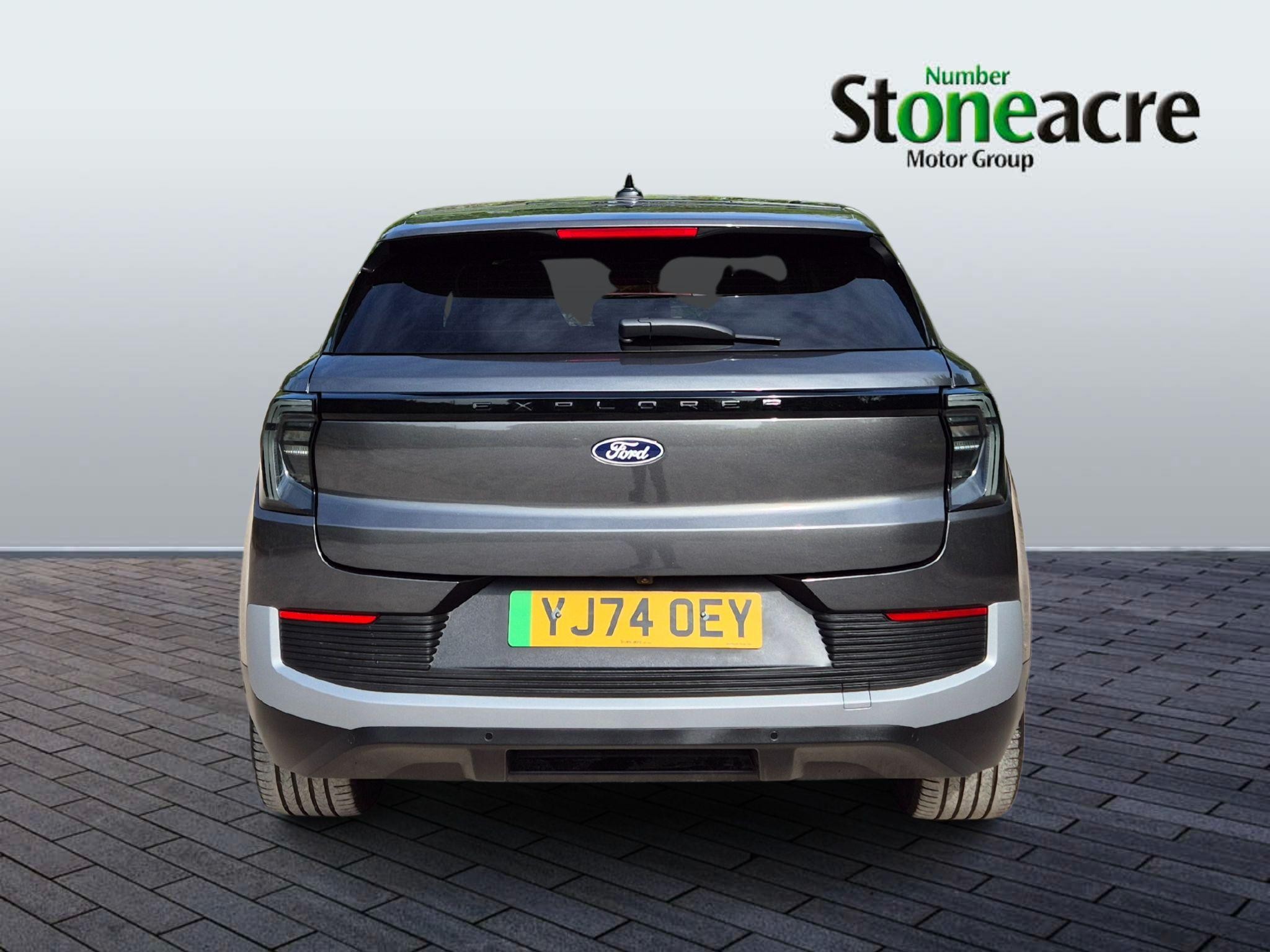 Ford Explorer Image 6