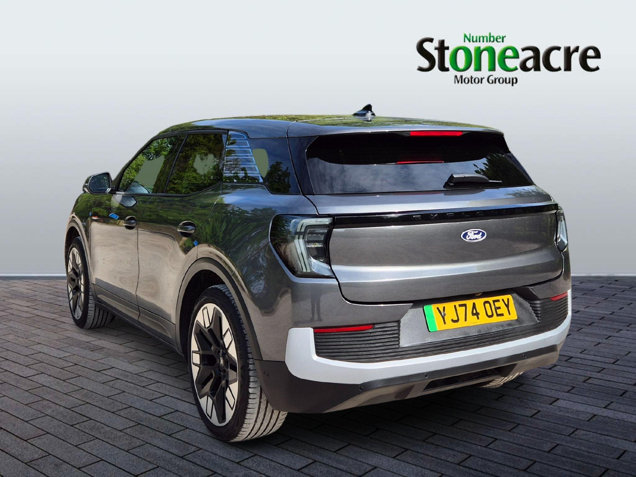 Ford Explorer Image 7