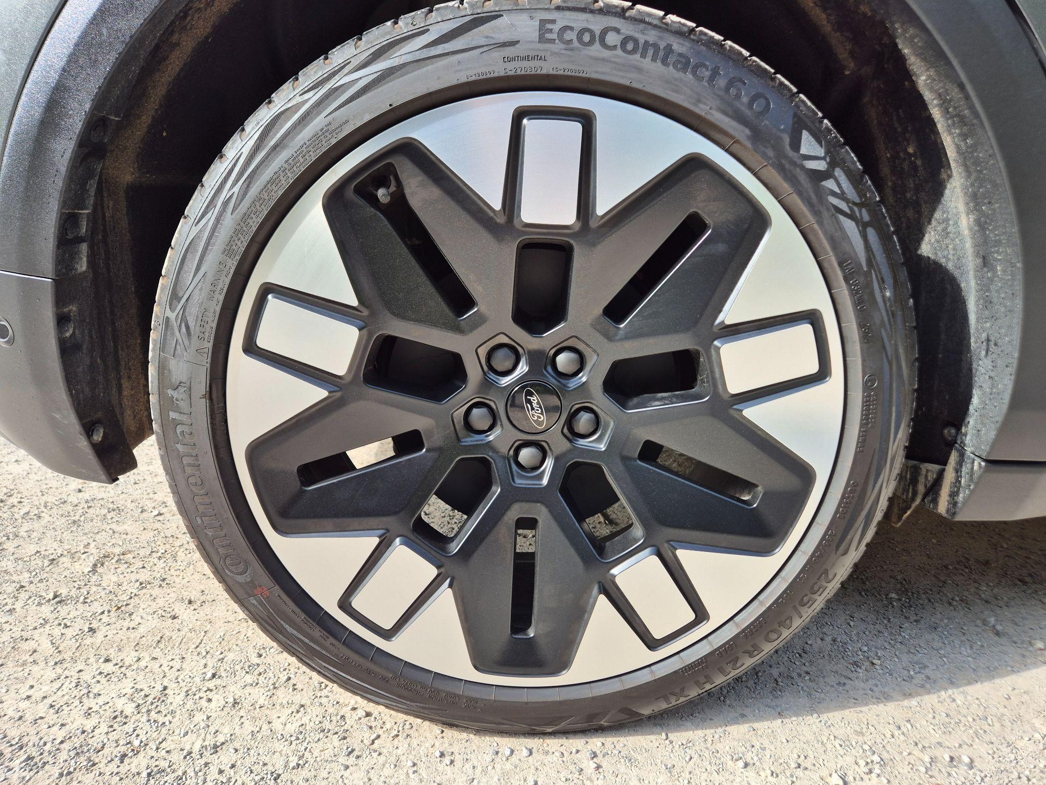 Ford Explorer Image 12