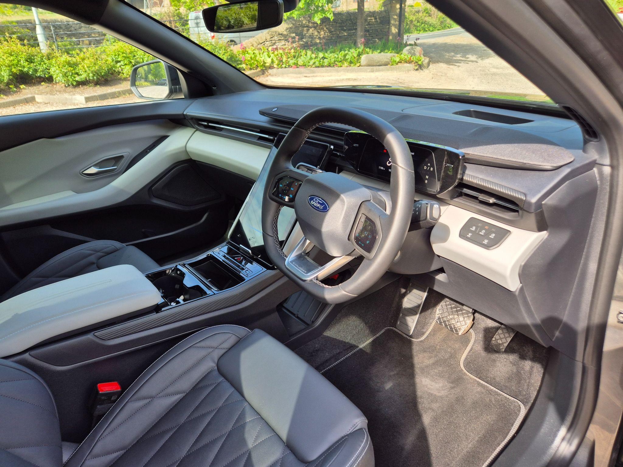 Ford Explorer Image 14