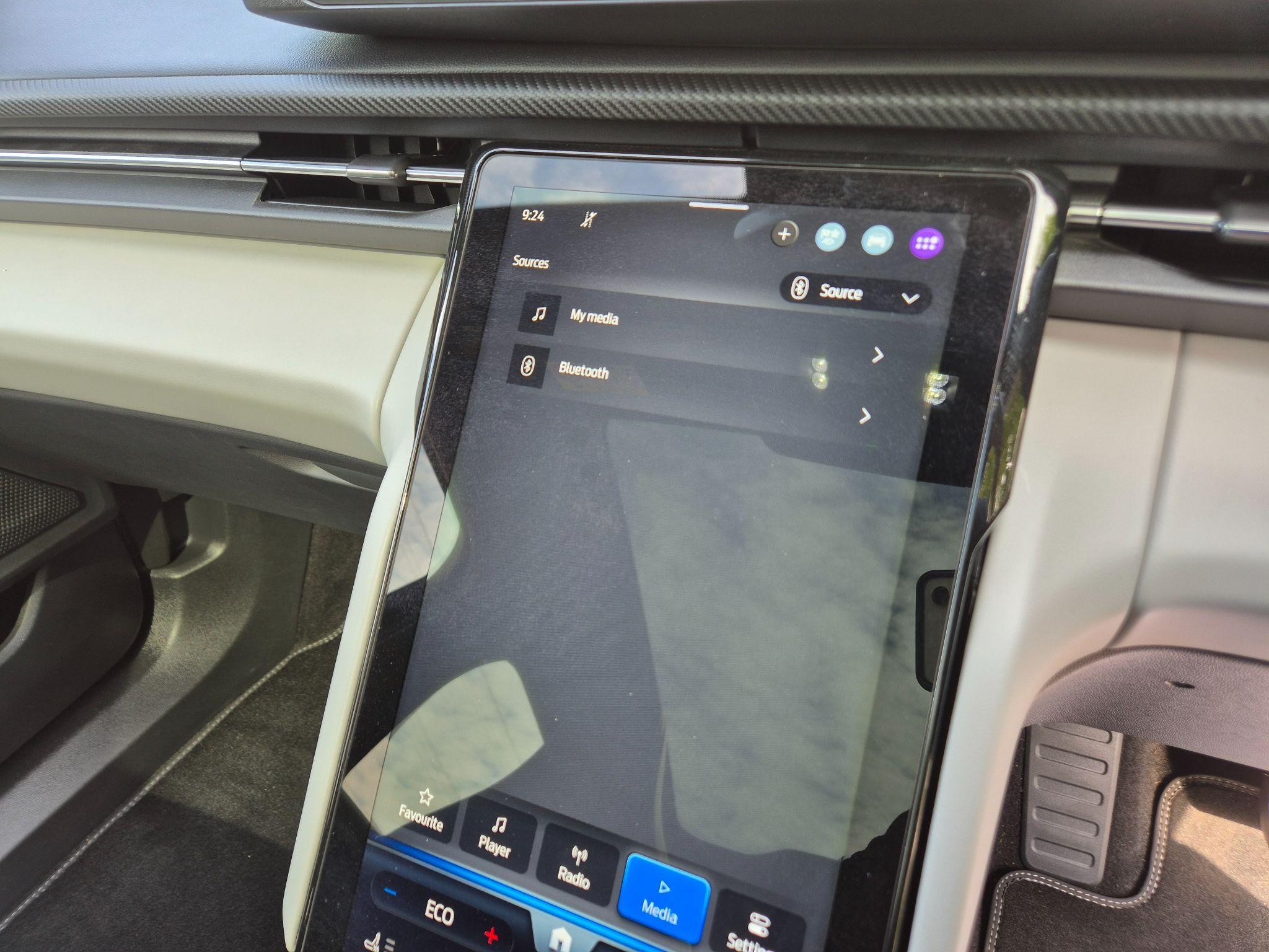 Ford Explorer Image 16