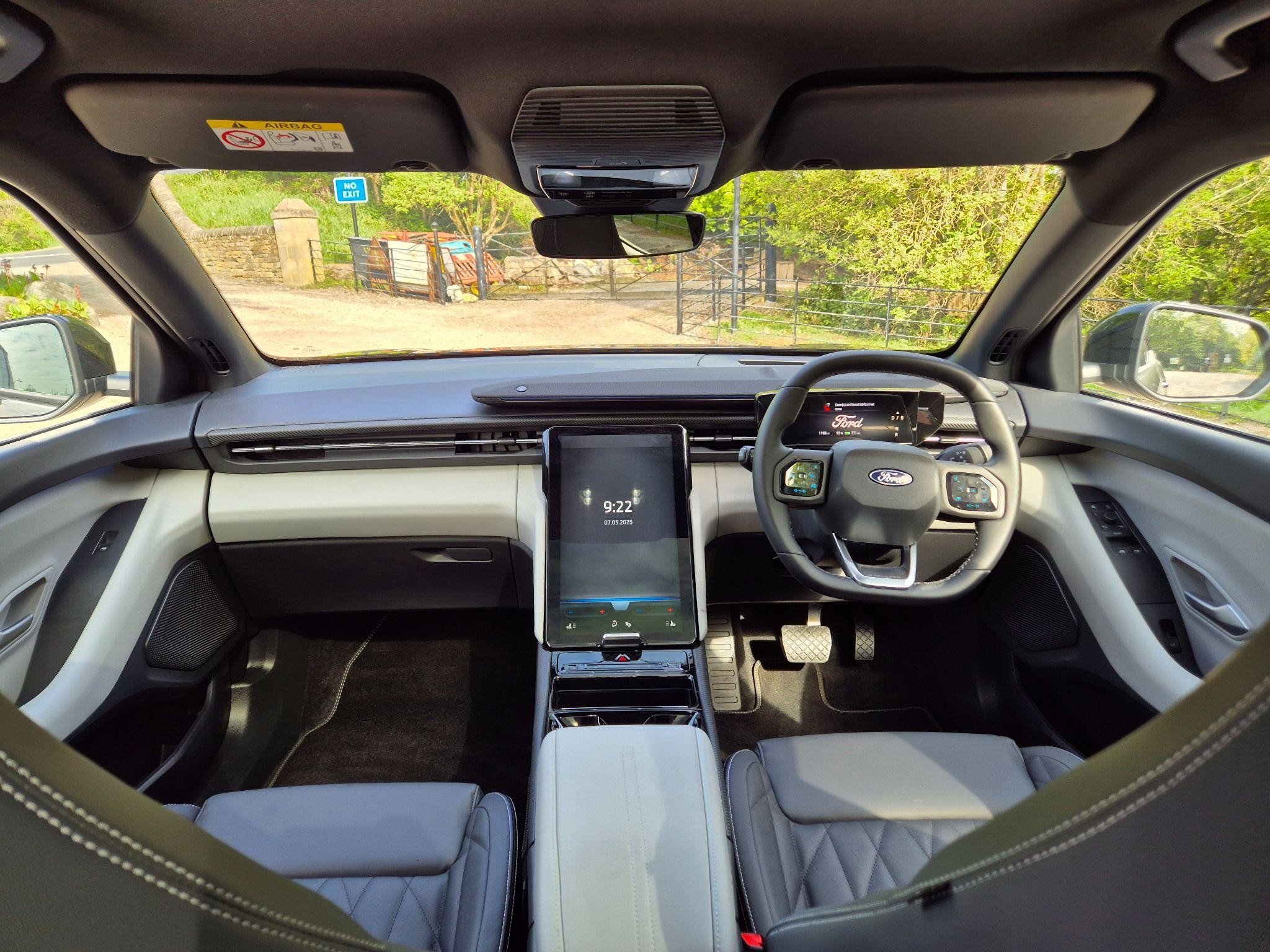 Ford Explorer Image 21