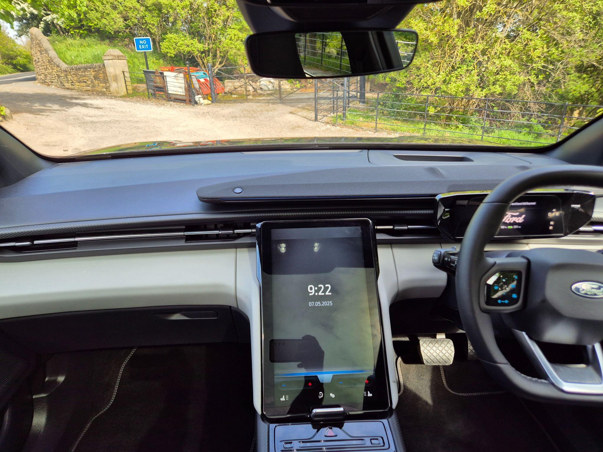 Ford Explorer Image 23