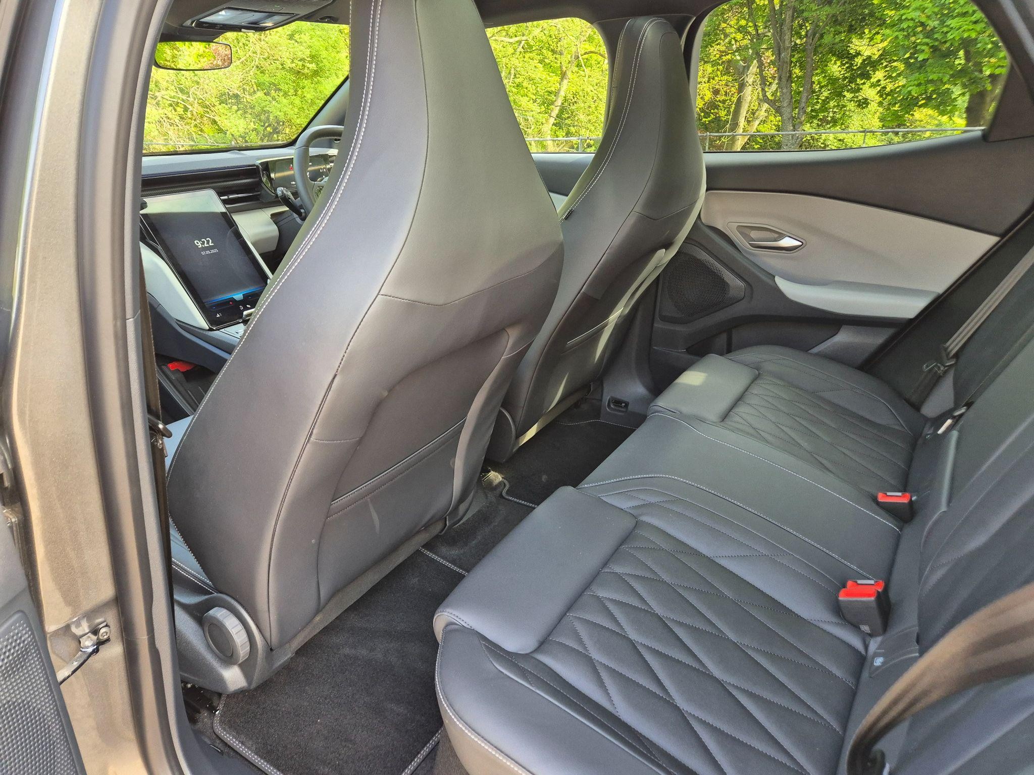Ford Explorer Image 24