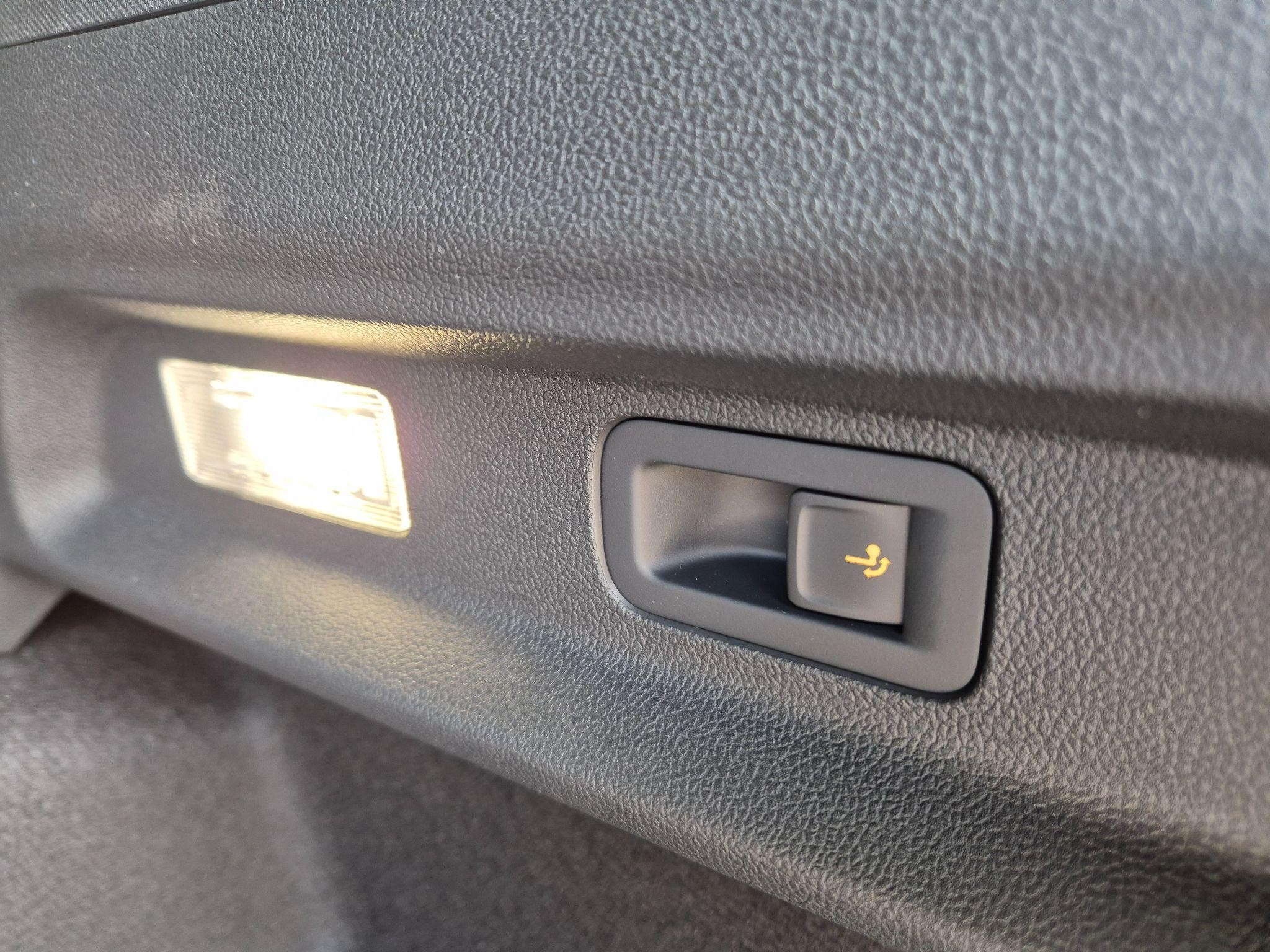 Ford Explorer Image 26