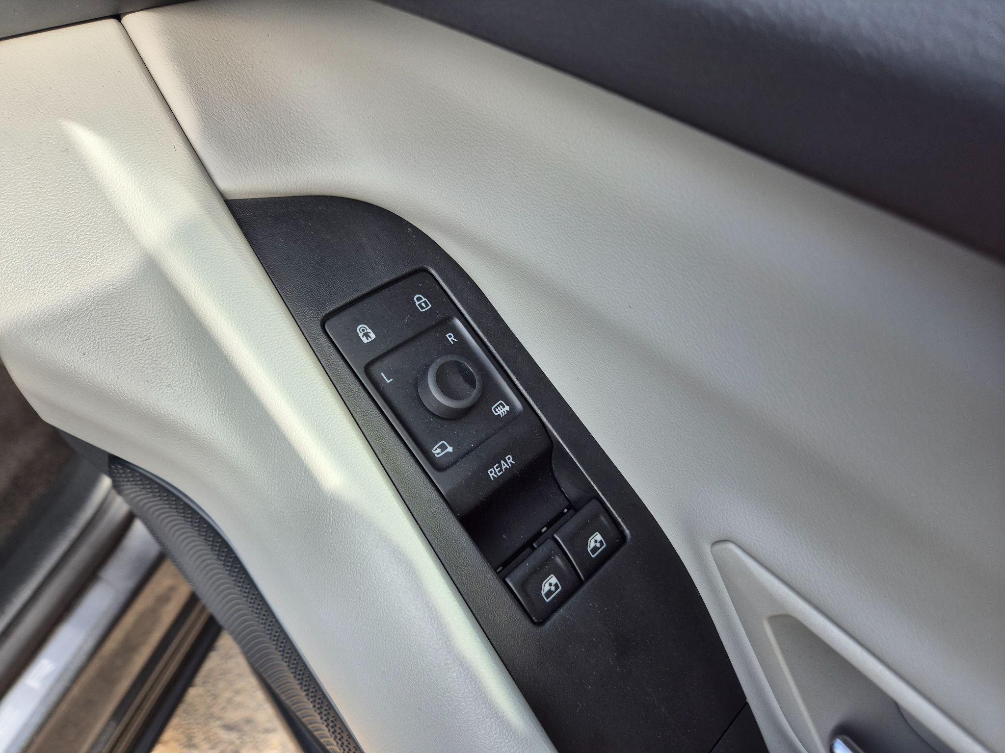 Ford Explorer Image 28