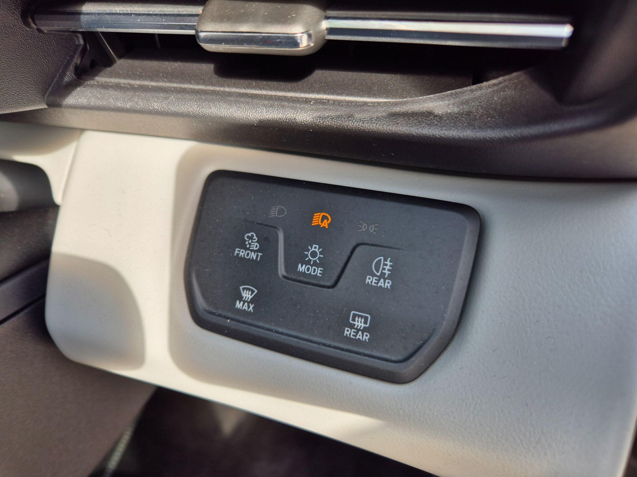 Ford Explorer Image 29