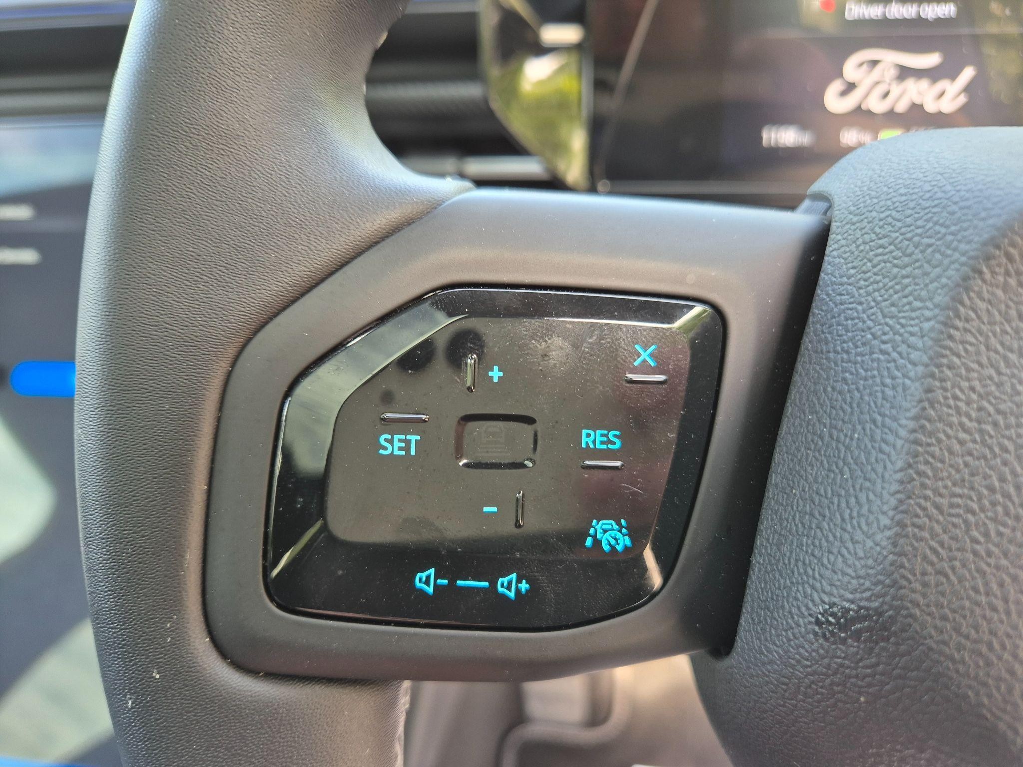 Ford Explorer Image 32