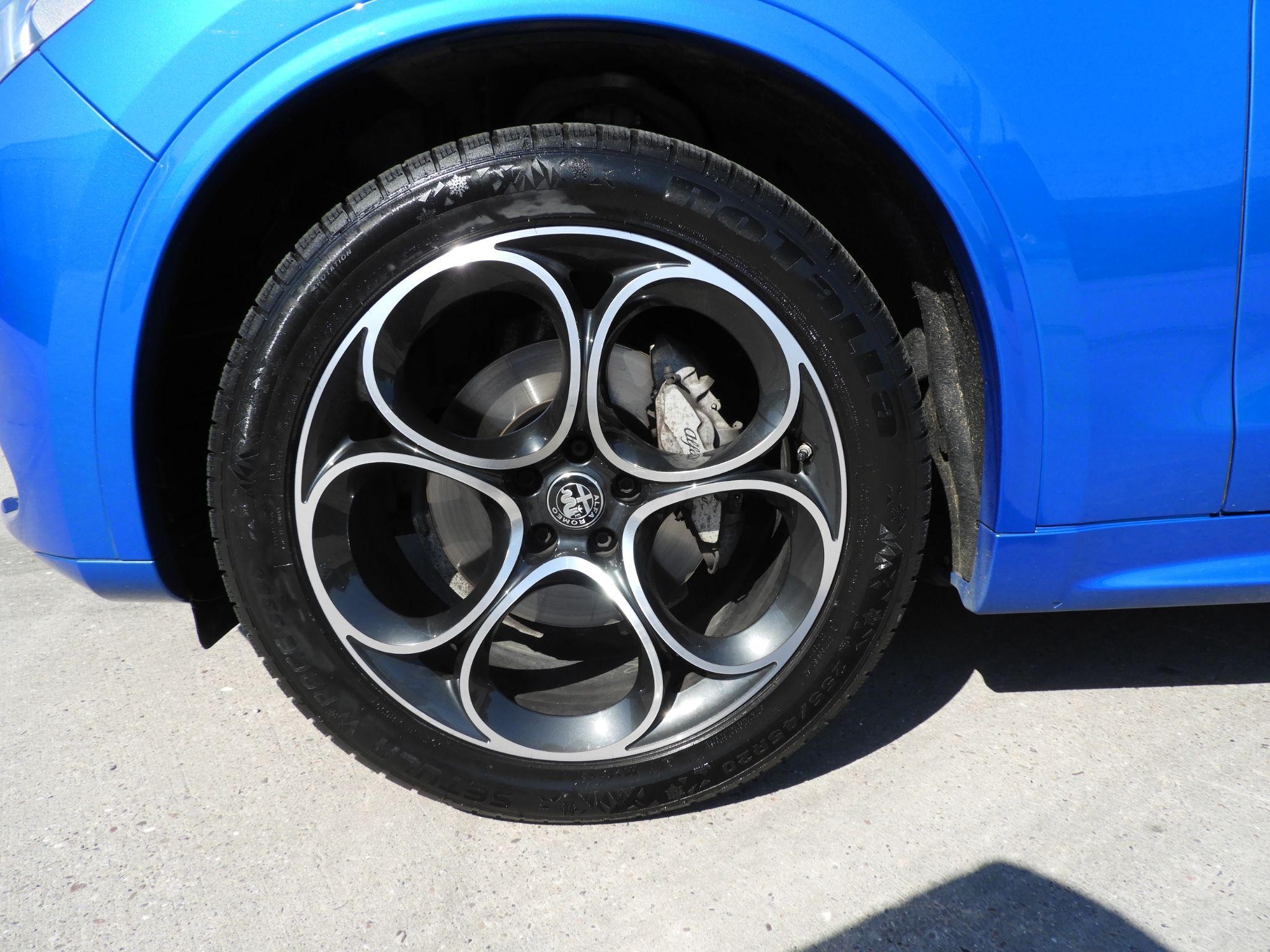 Alfa Romeo Stelvio Image 9