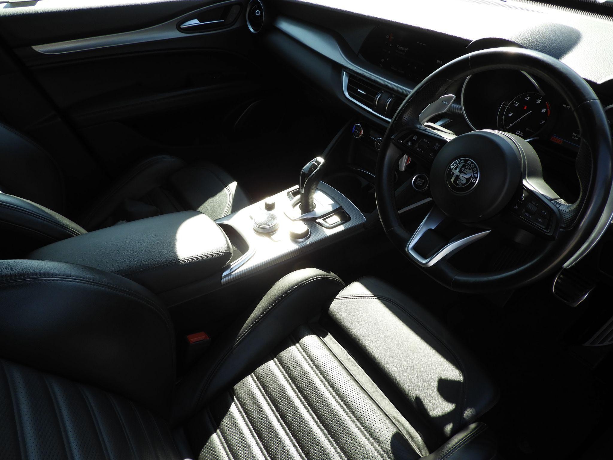 Alfa Romeo Stelvio Image 22