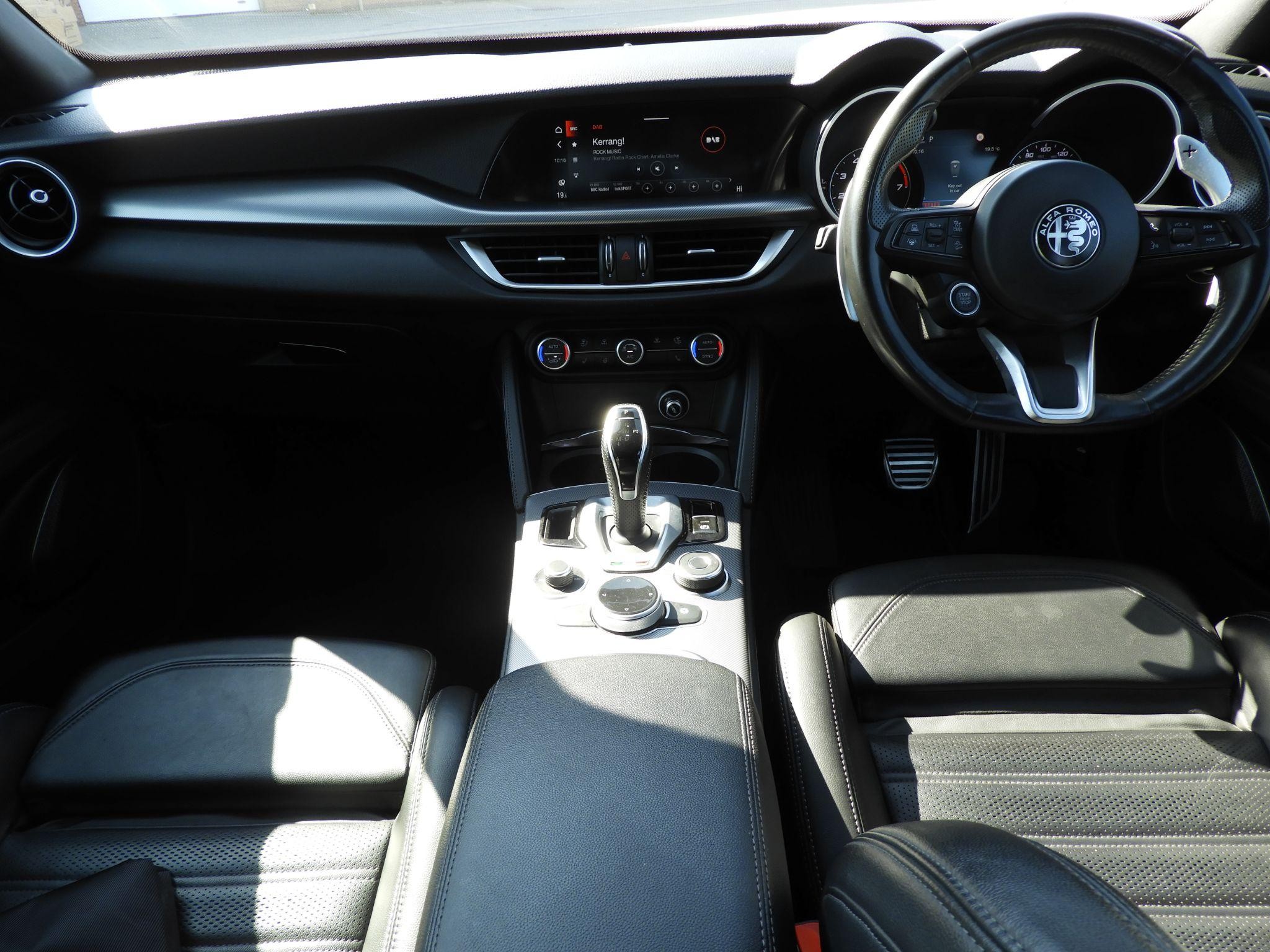 Alfa Romeo Stelvio Image 10