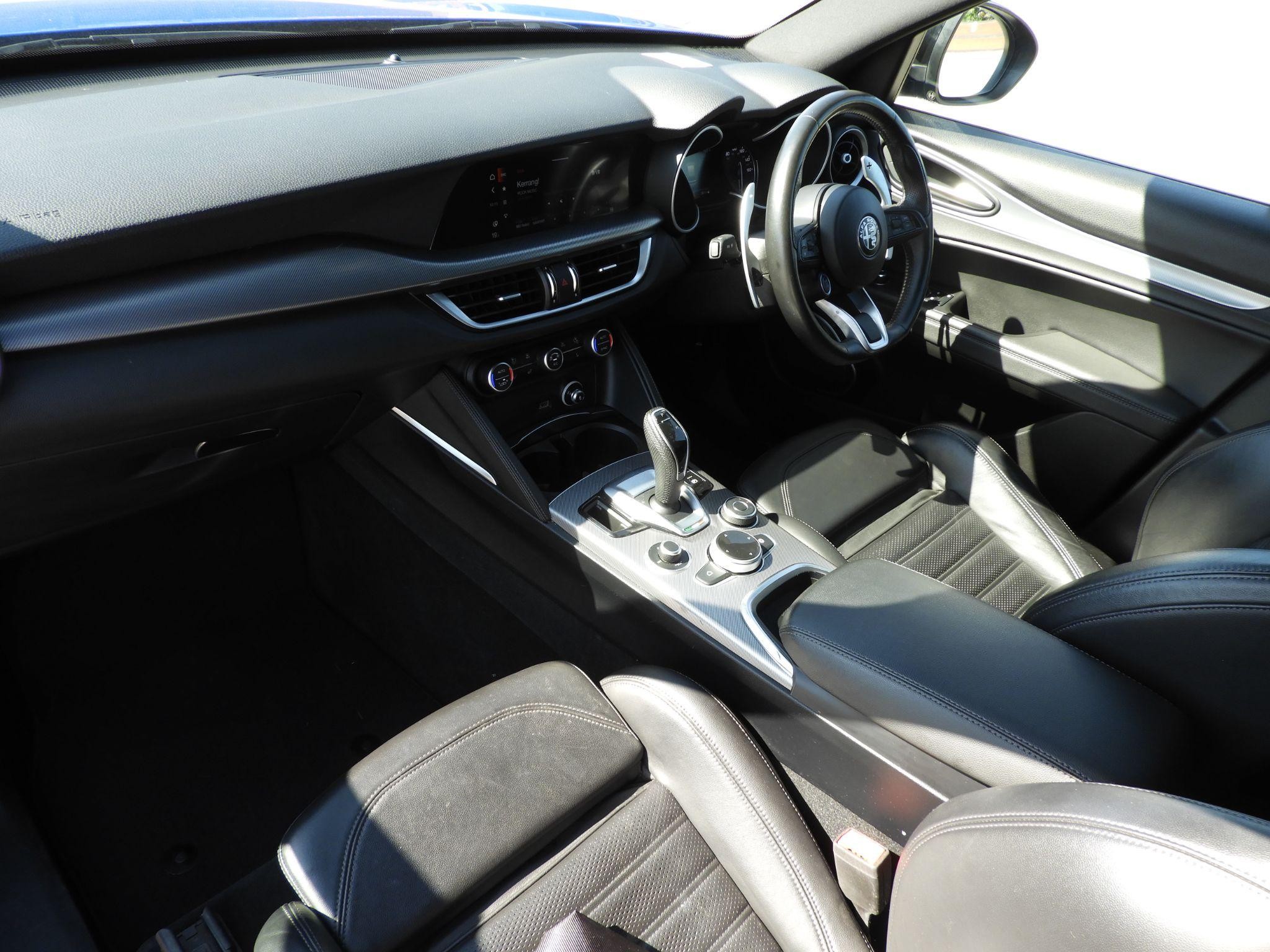 Alfa Romeo Stelvio Image 11