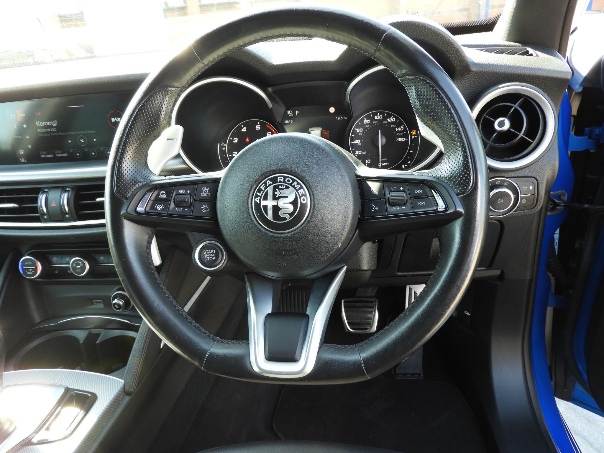 Alfa Romeo Stelvio Image 21