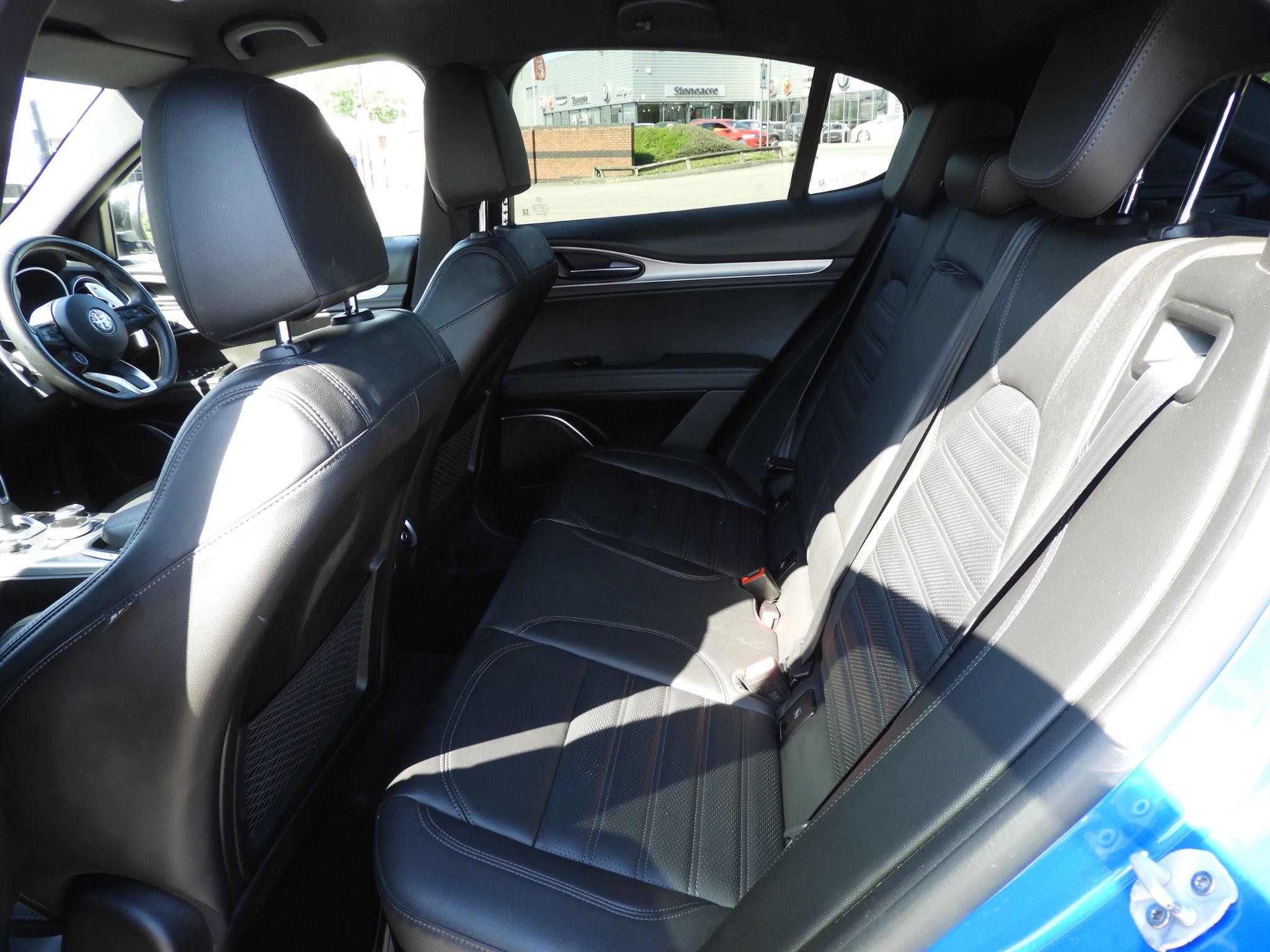 Alfa Romeo Stelvio Image 13