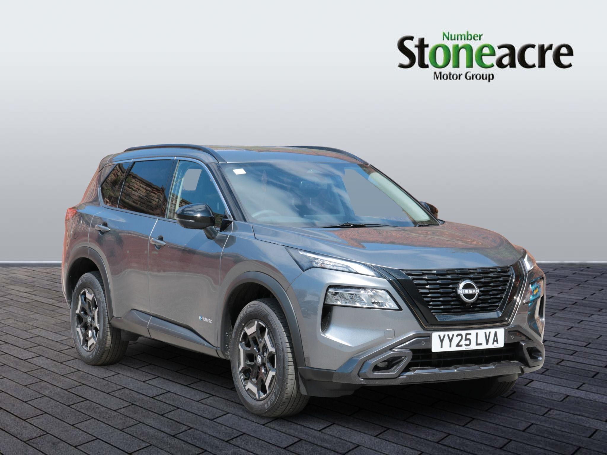 Nissan X-Trail Image 1