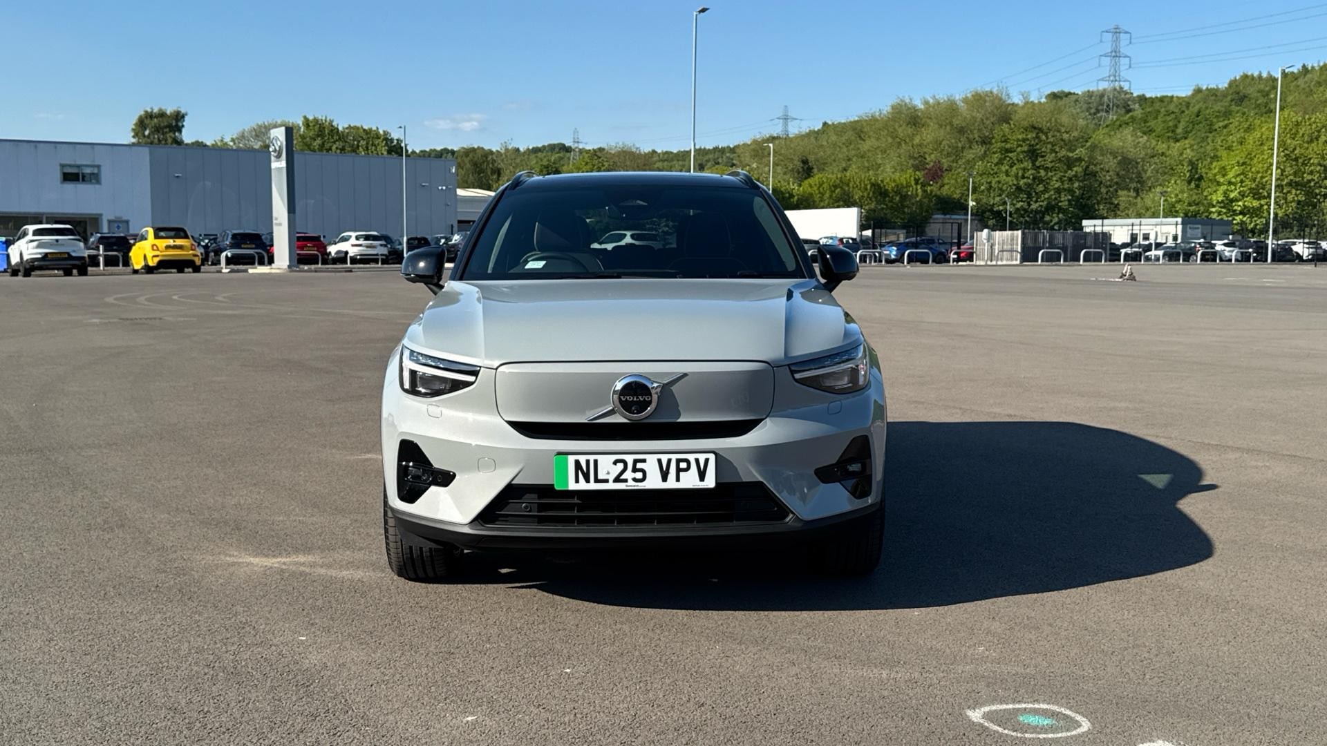 Volvo EX40 Image 12