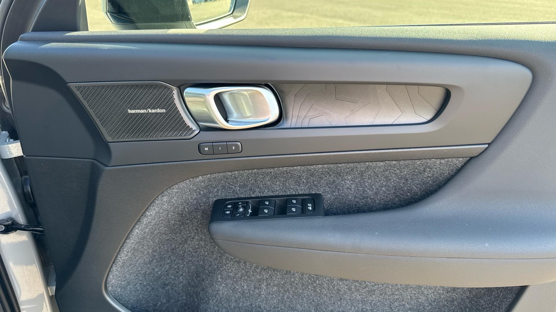 Volvo EX40 Image 15