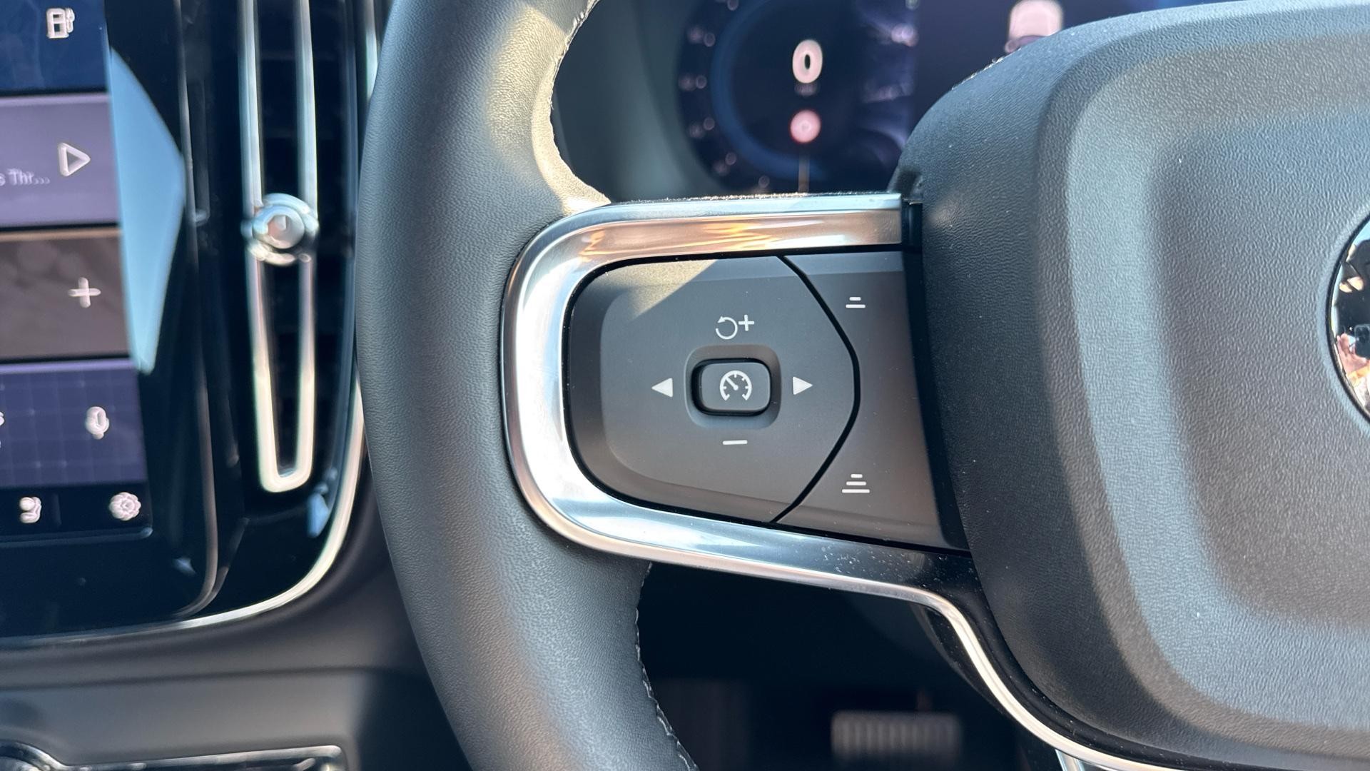 Volvo EX40 Image 18