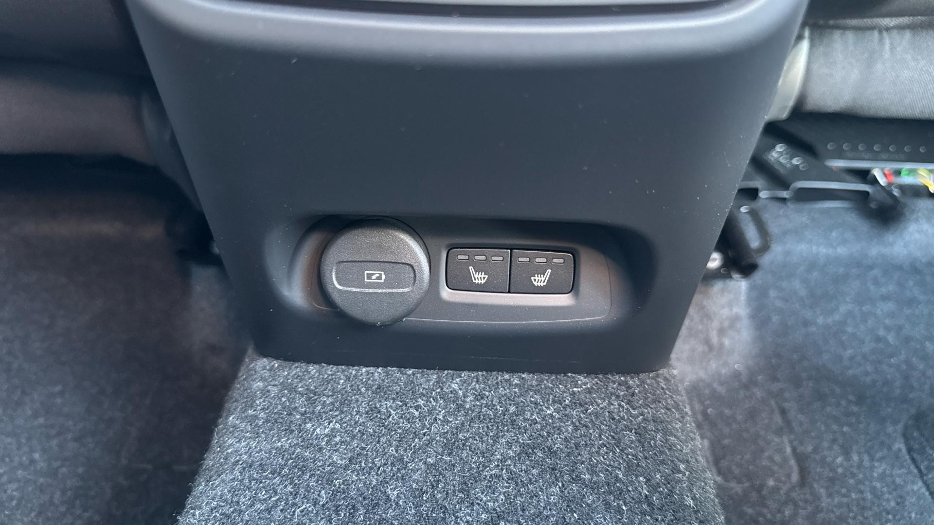 Volvo EX40 Image 23