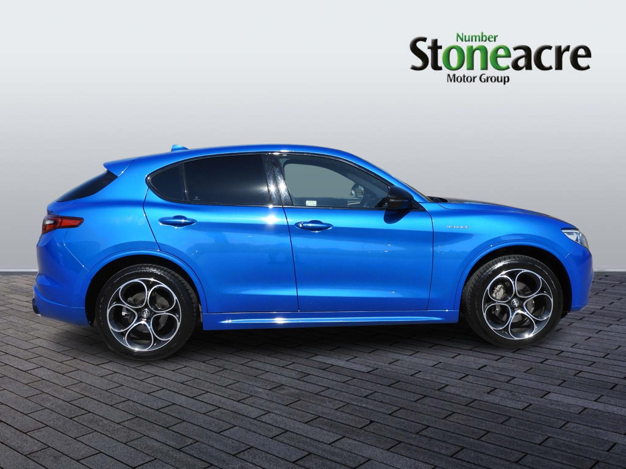 Alfa Romeo Stelvio Image 2