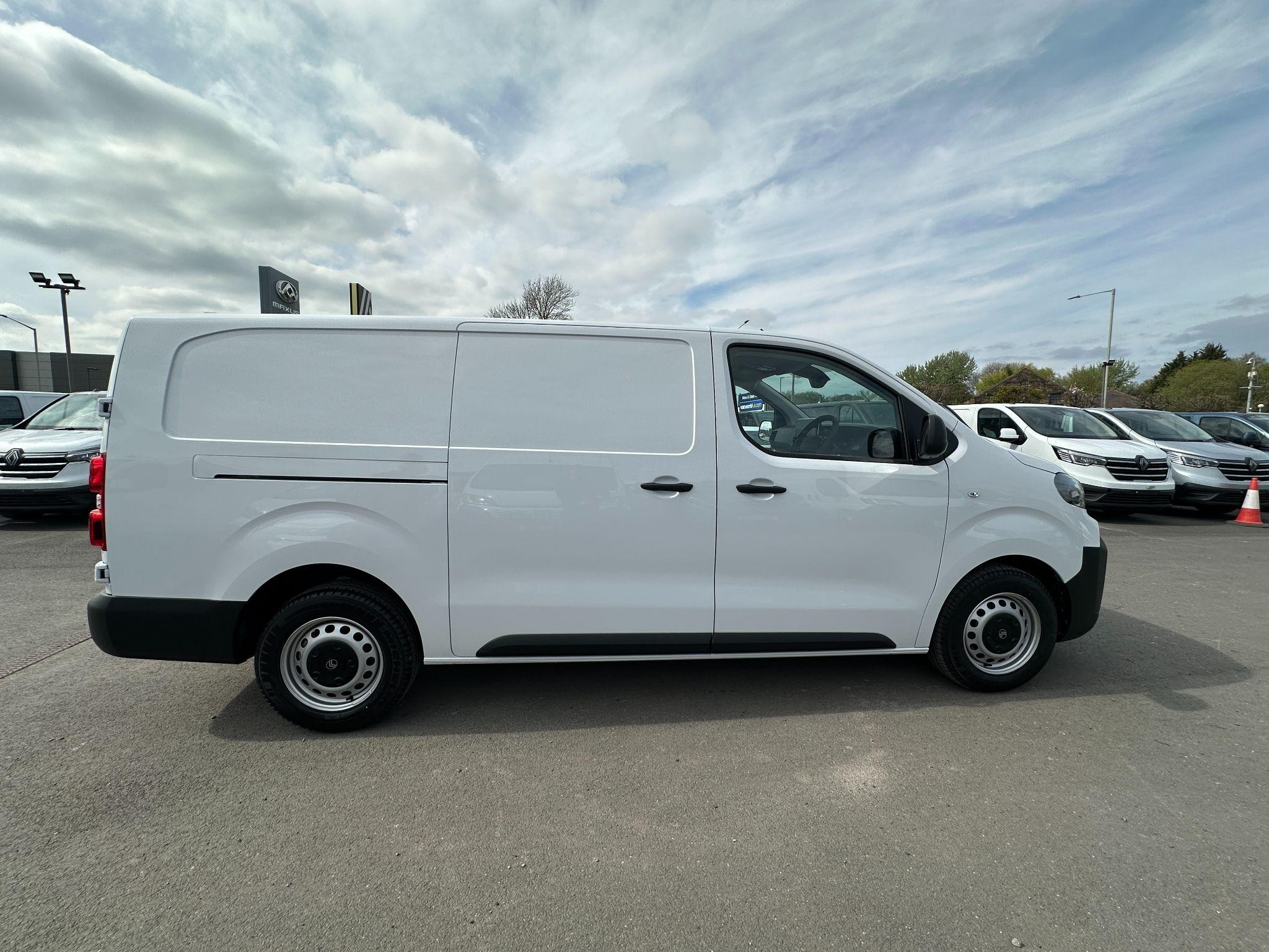 Citroen Dispatch Image 7