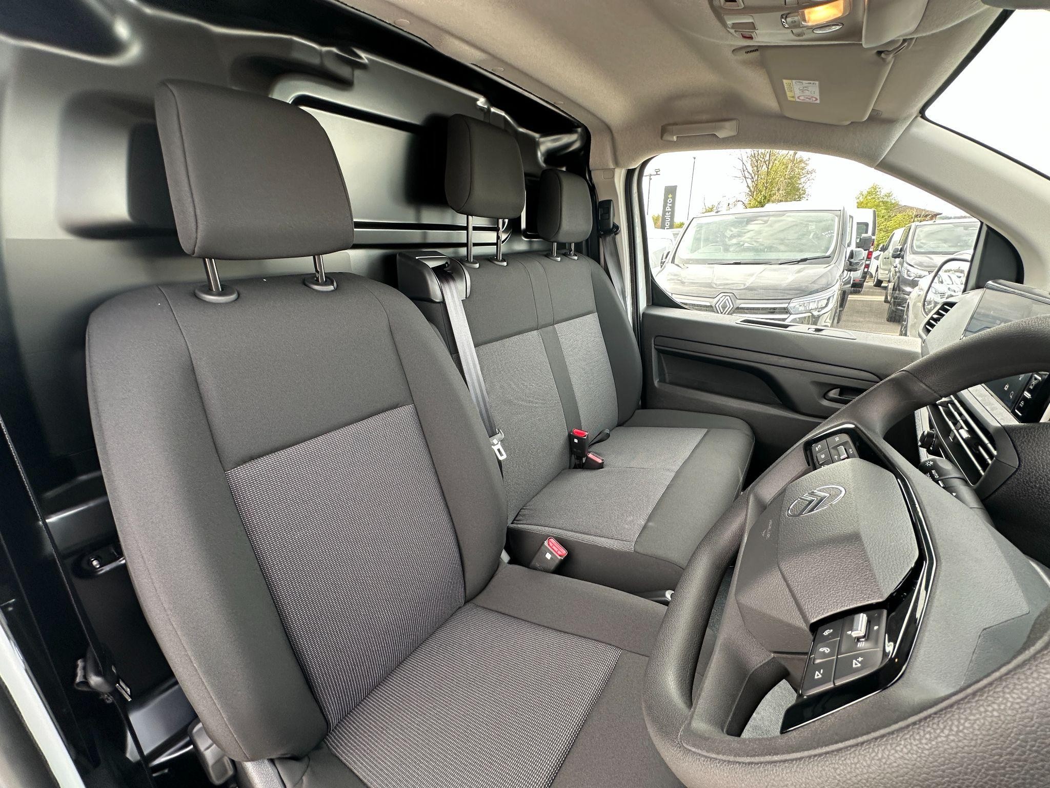 Citroen Dispatch Image 9
