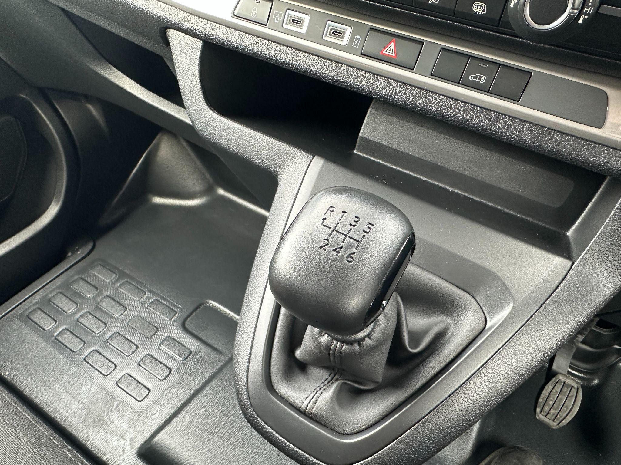 Citroen Dispatch Image 16