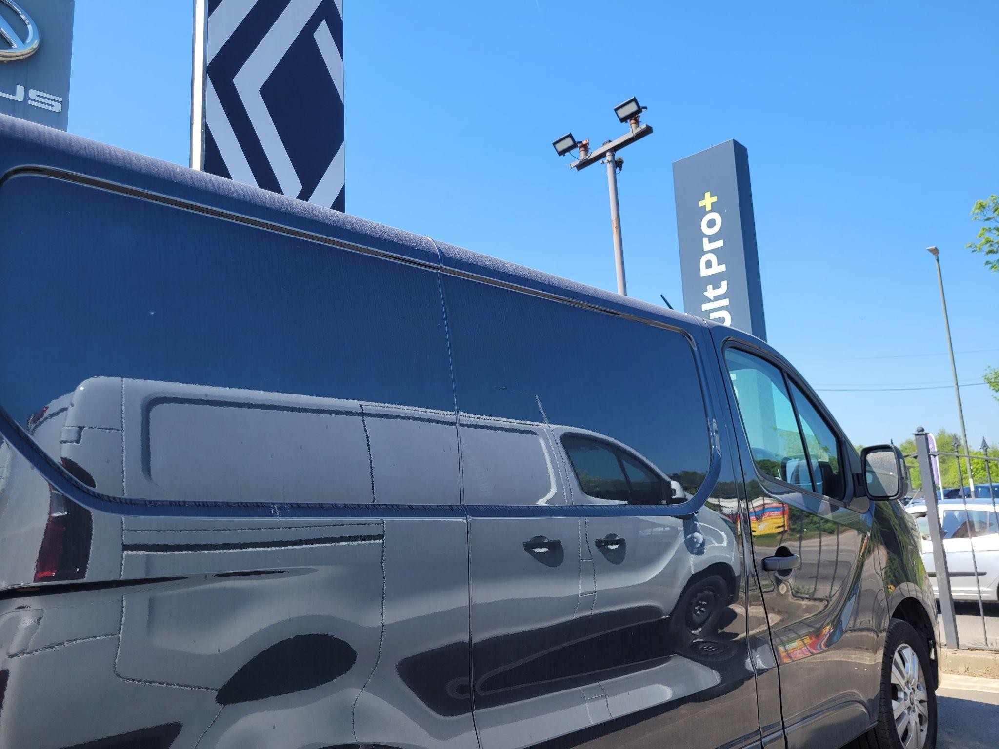 Renault Trafic Image 2