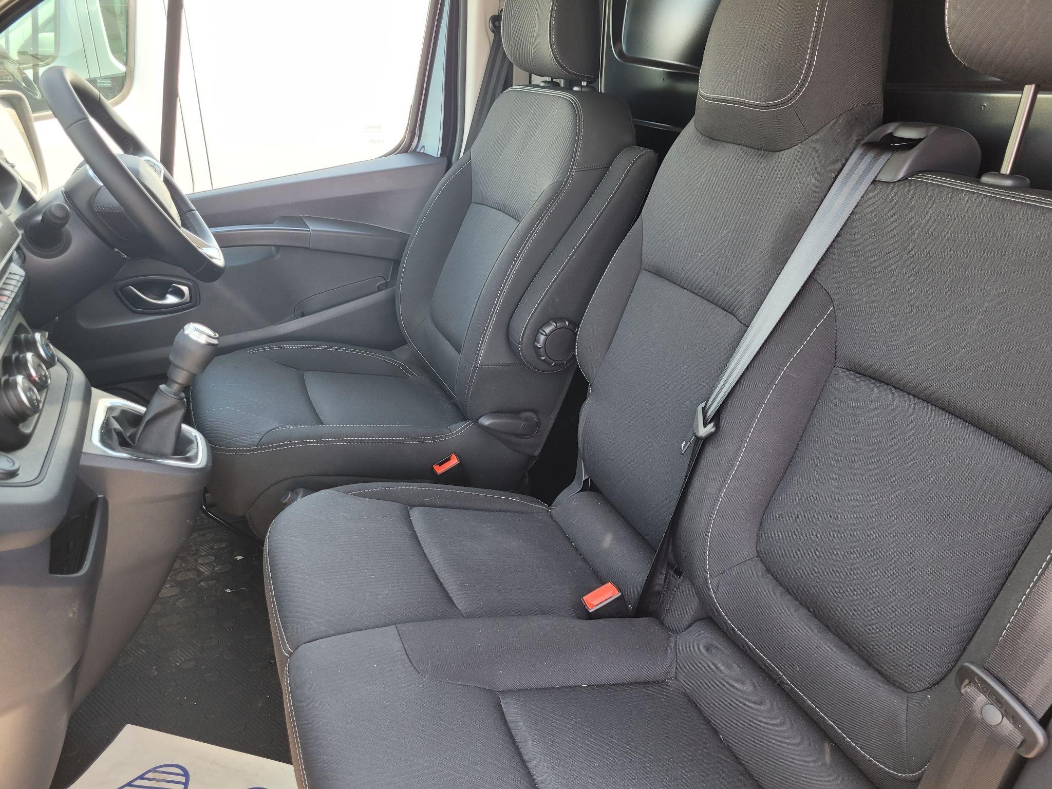 Renault Trafic Image 9