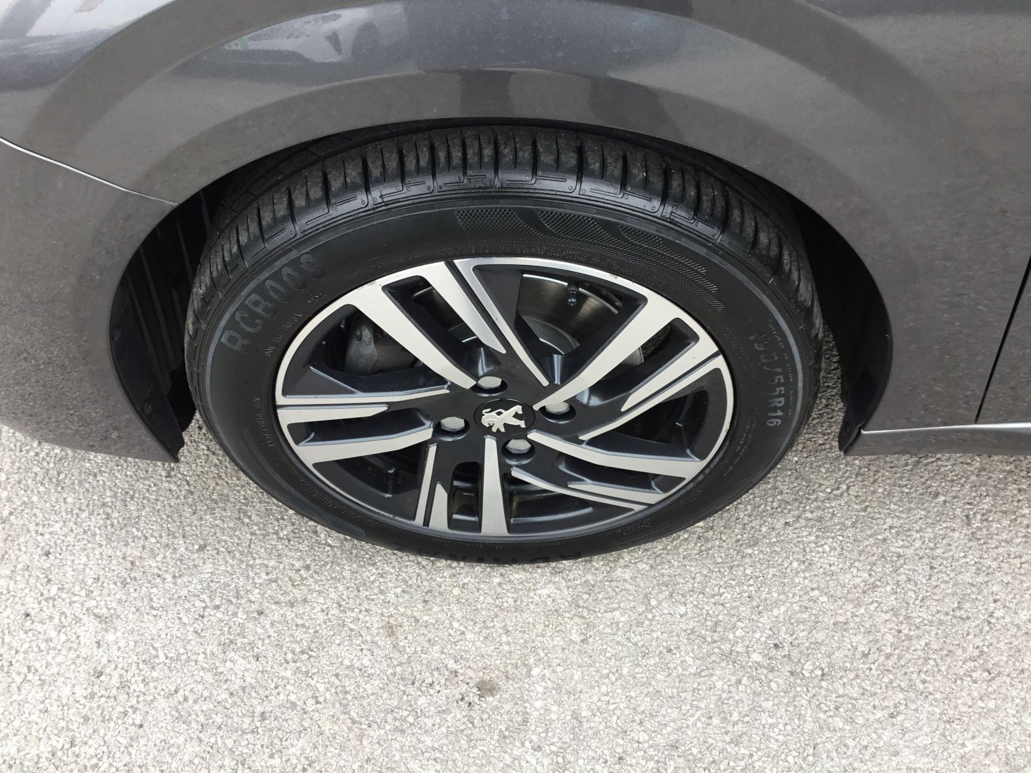 Peugeot 208 Image 10